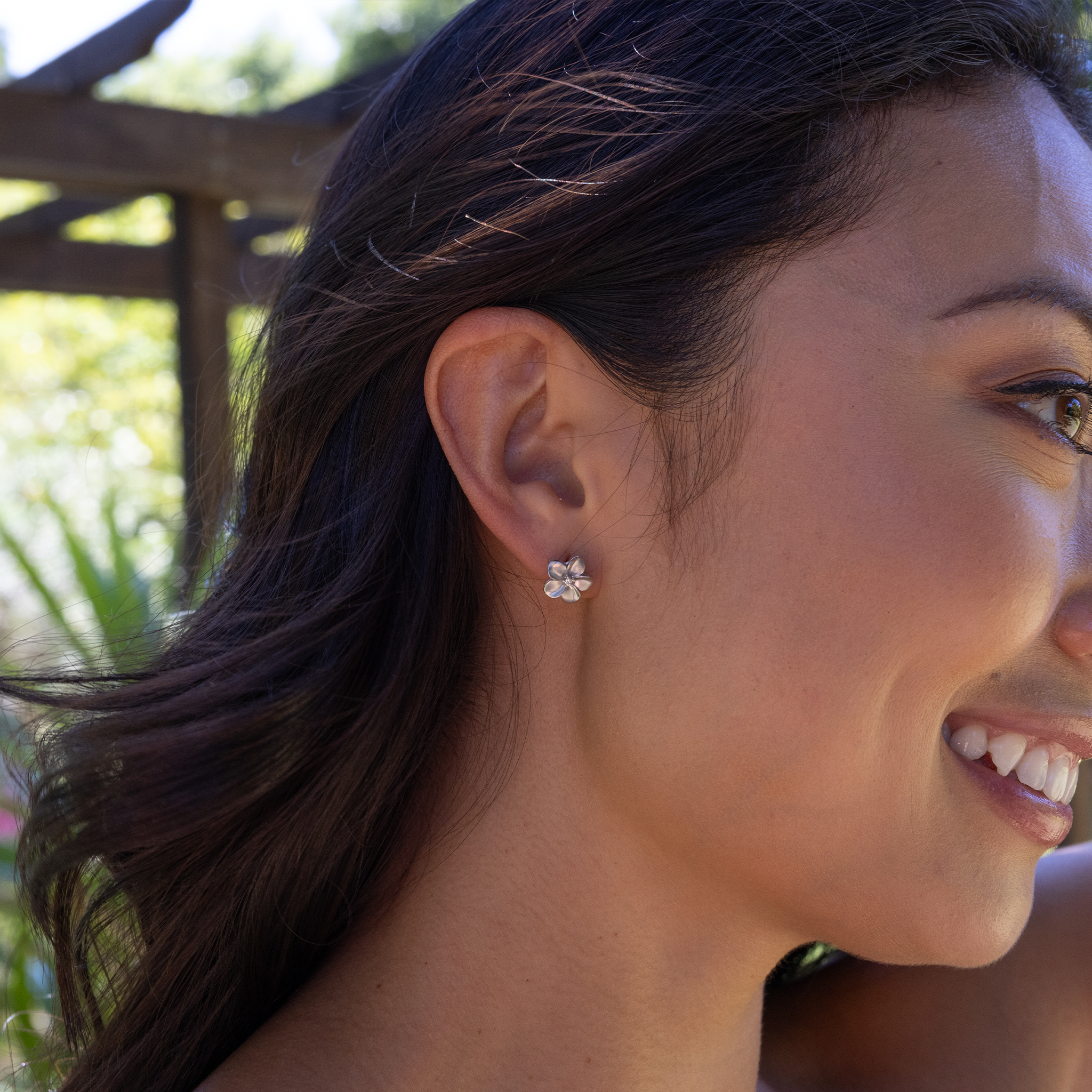 Plumeria Earrings in White Gold with Diamonds - 11mm