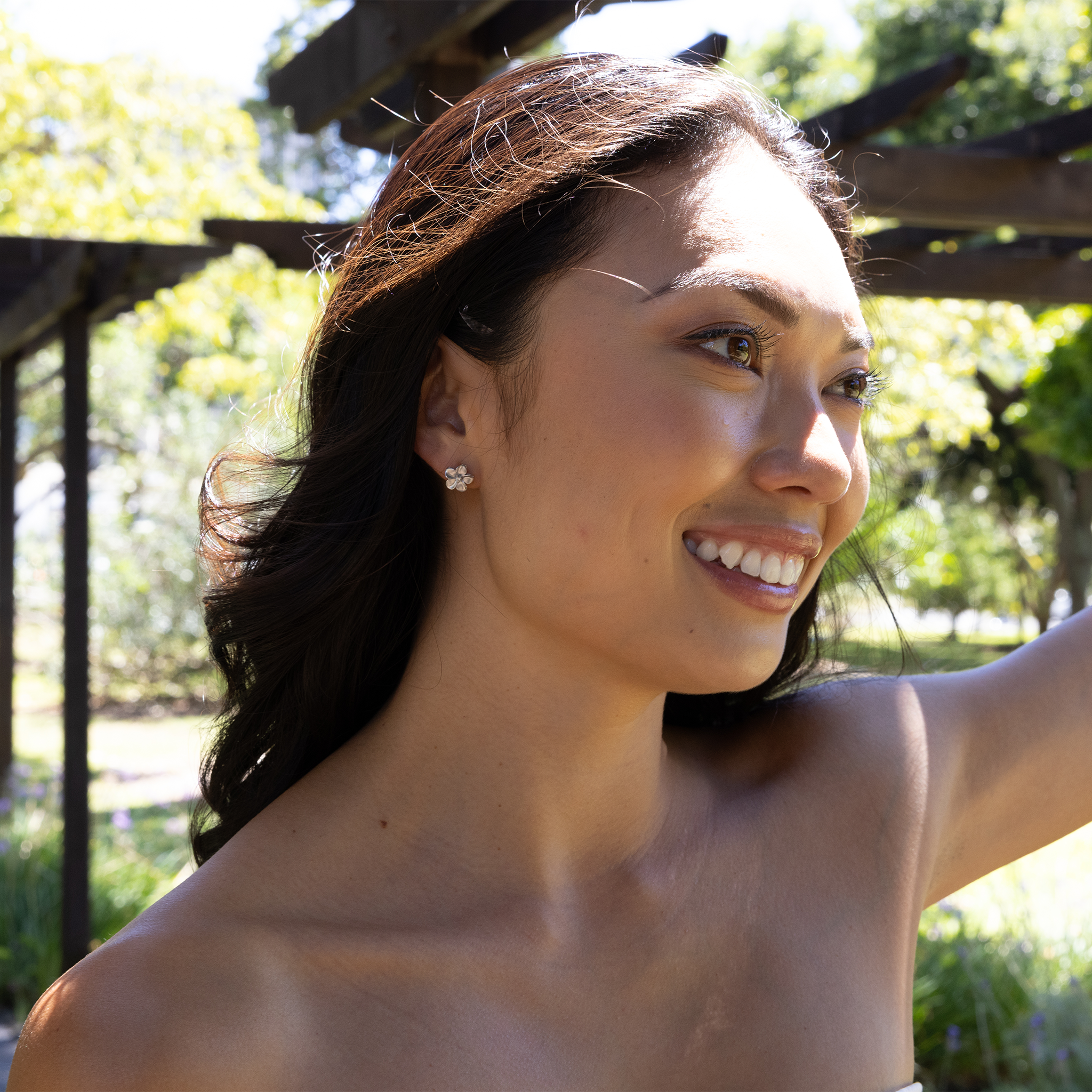 Plumeria Earrings in White Gold with Diamonds - 11mm