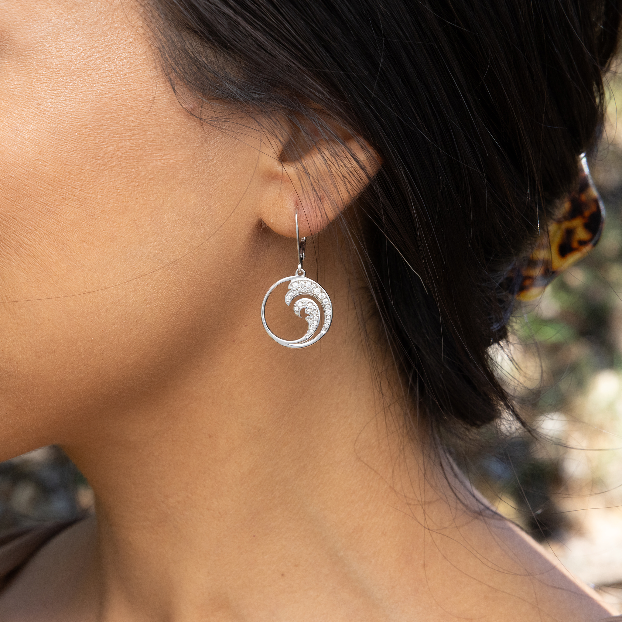 Nalu Earrings in White Gold with Diamonds - 18mm