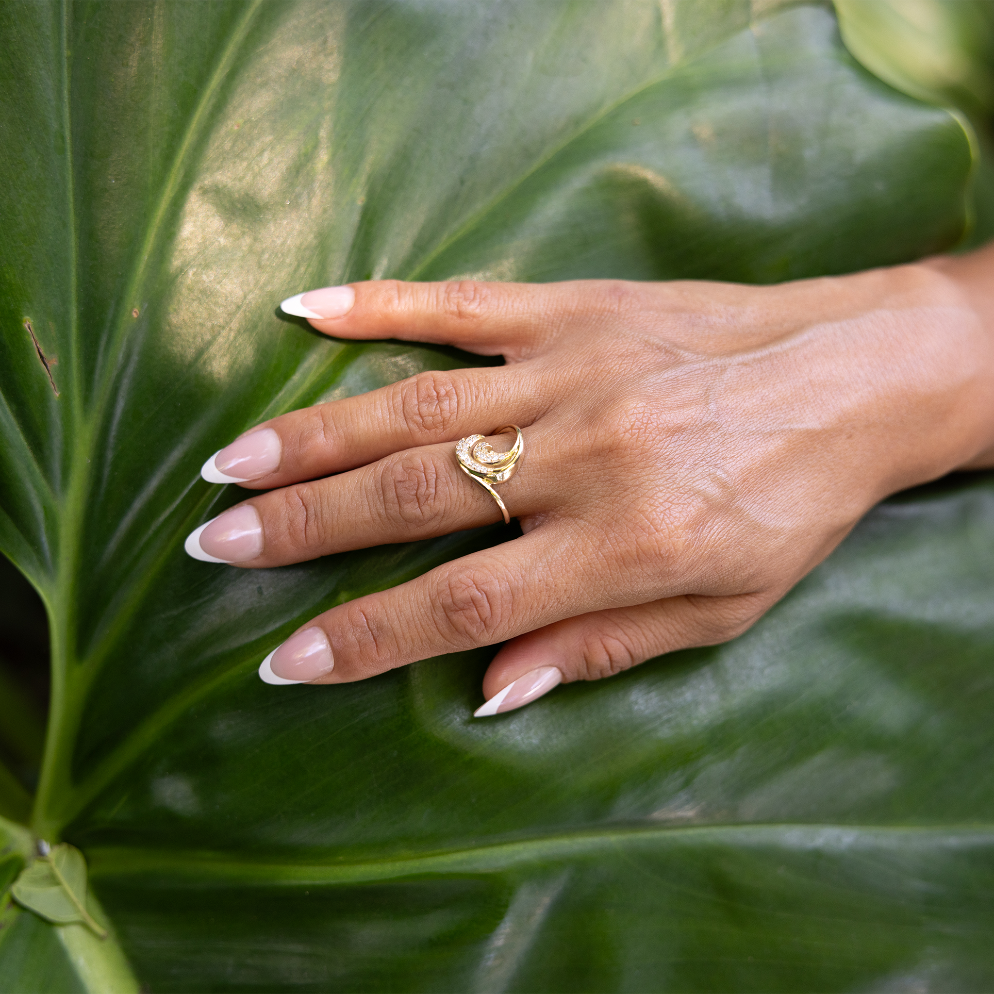 Nalu Ring in Gold with Diamonds - 15mm