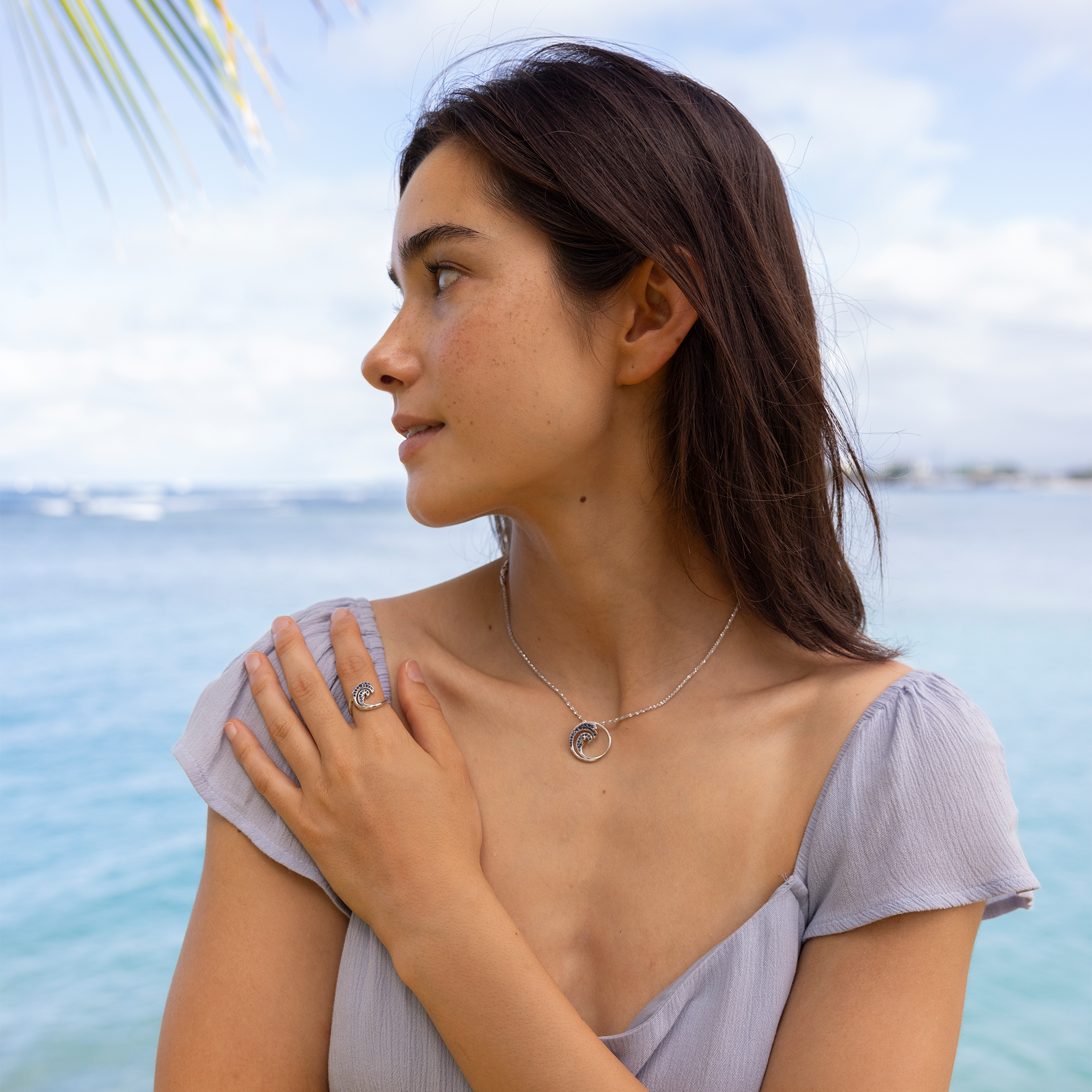 Nalu Ring in White Gold with Blue Sapphires - 15mm