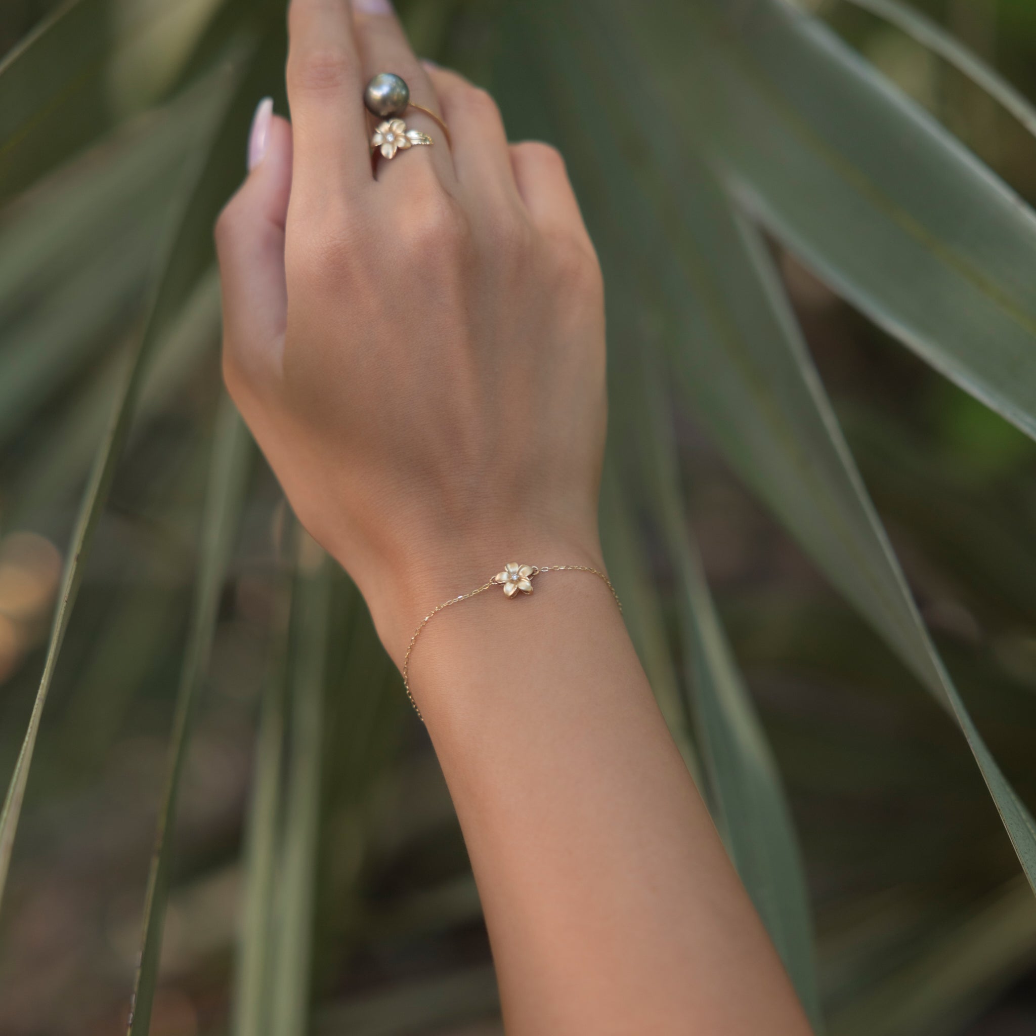 Adjustable 7-7.5" Plumeria Bracelet in Gold with Diamond - 9mm