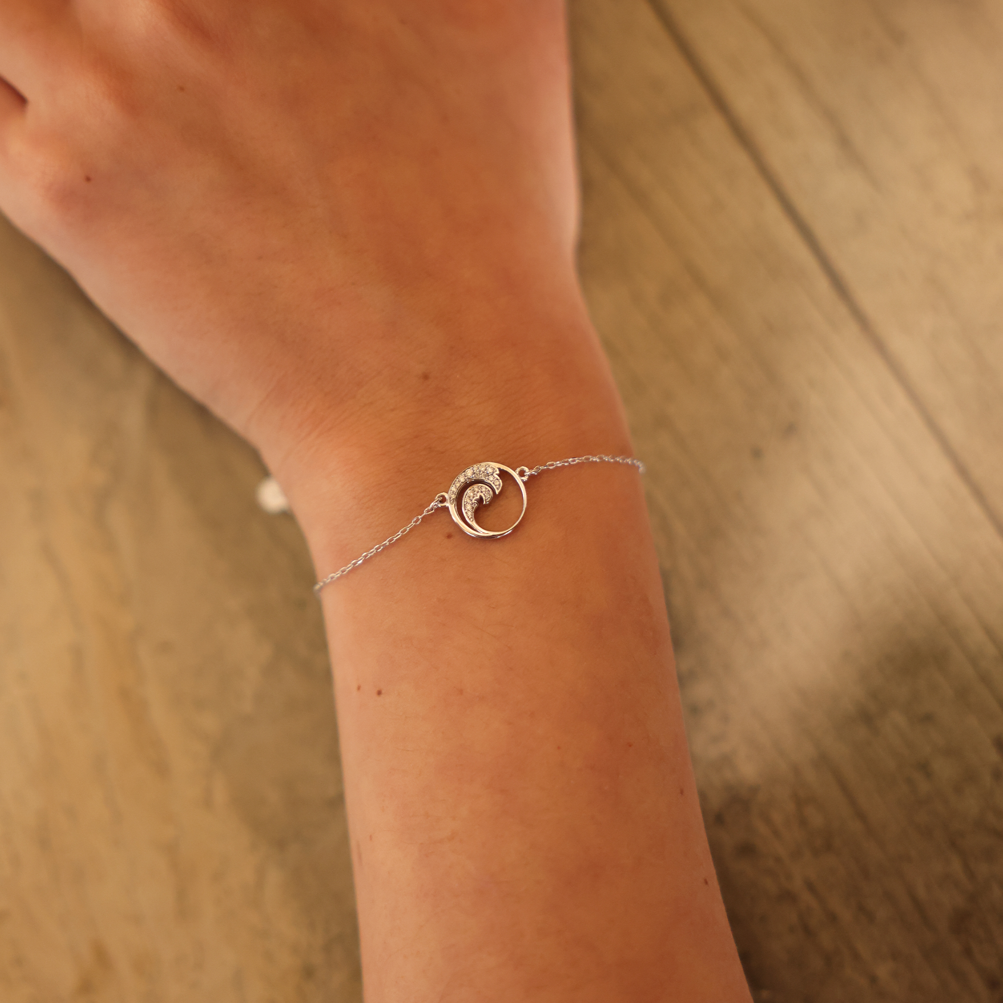 Adjustable 7-7.5" Nalu Bracelet in White Gold with Diamonds