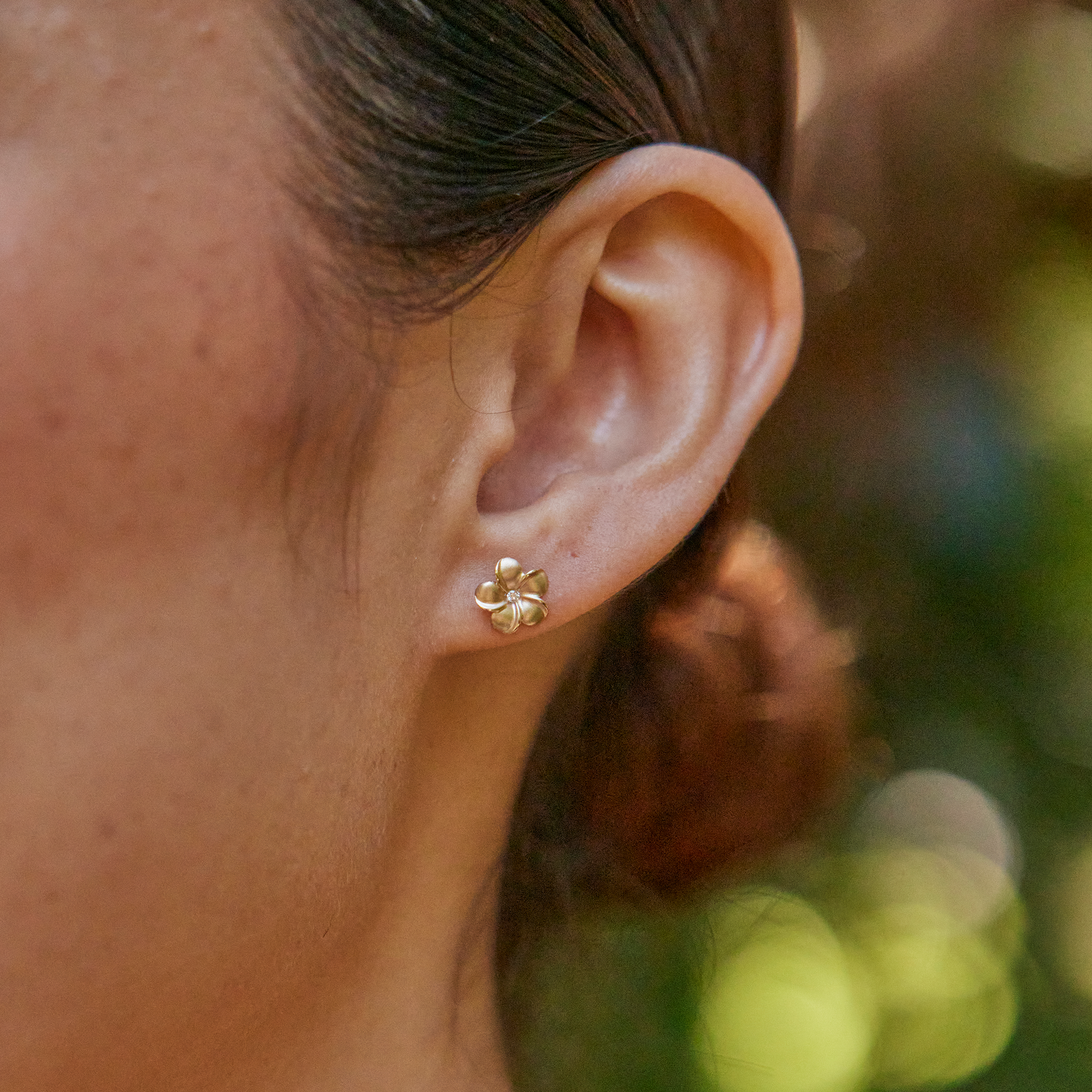 Plumeria Earrings in Gold with Diamonds - 8mm