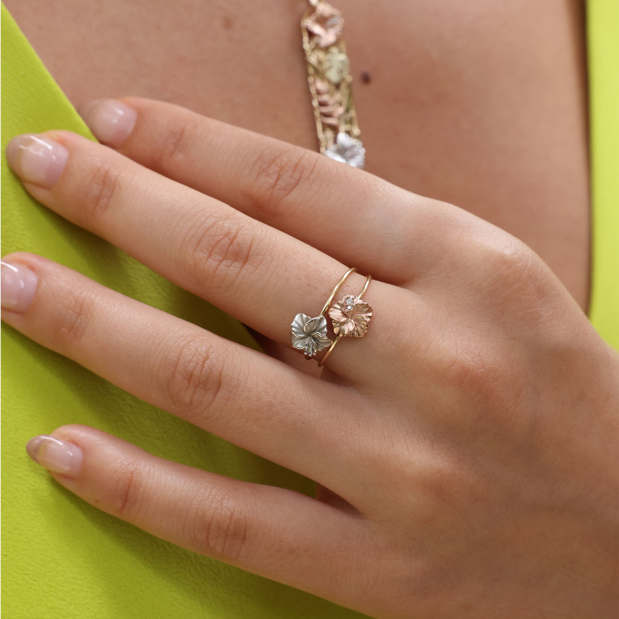 ハワイアン ガーデンズ ハイビスカス リング ダイヤモンド ツートーン ゴールド - 8mm