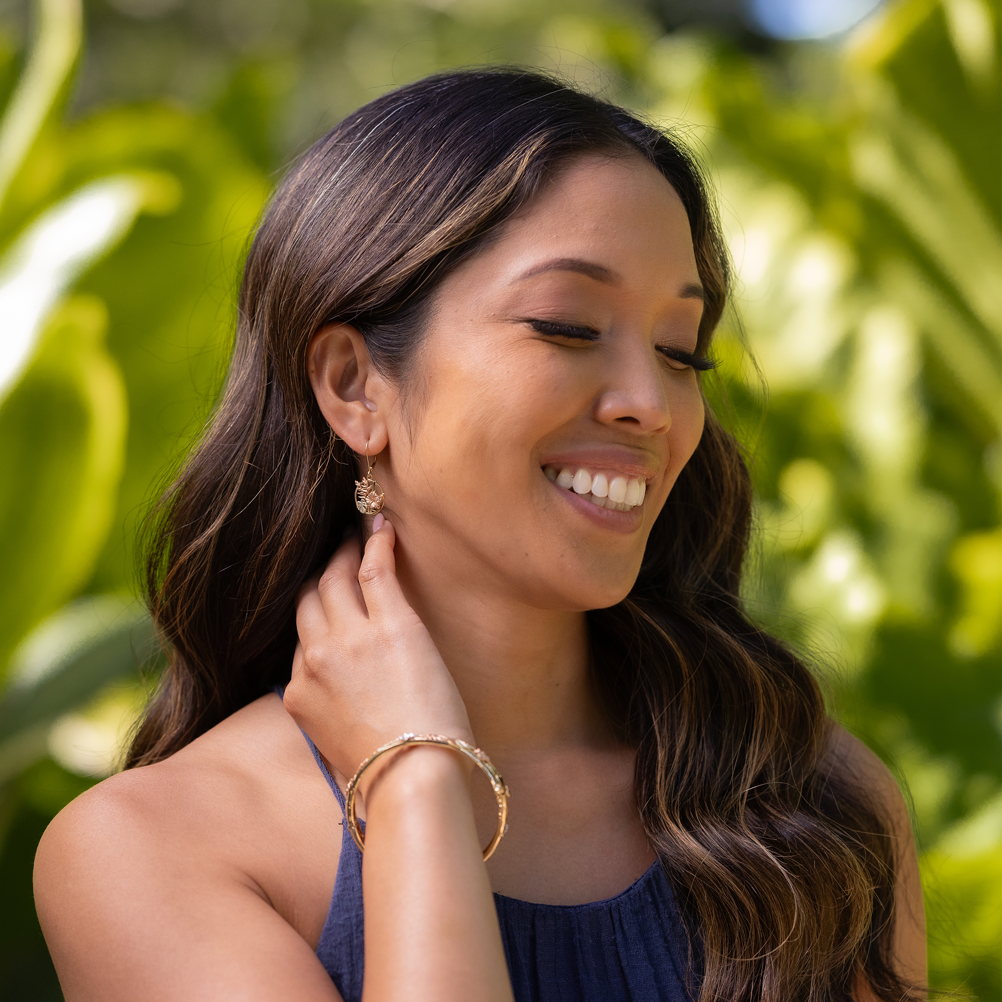 ハワイアン ガーデンズ ハイビスカス ピアス ダイヤモンド トライカラー ゴールド - 15mm