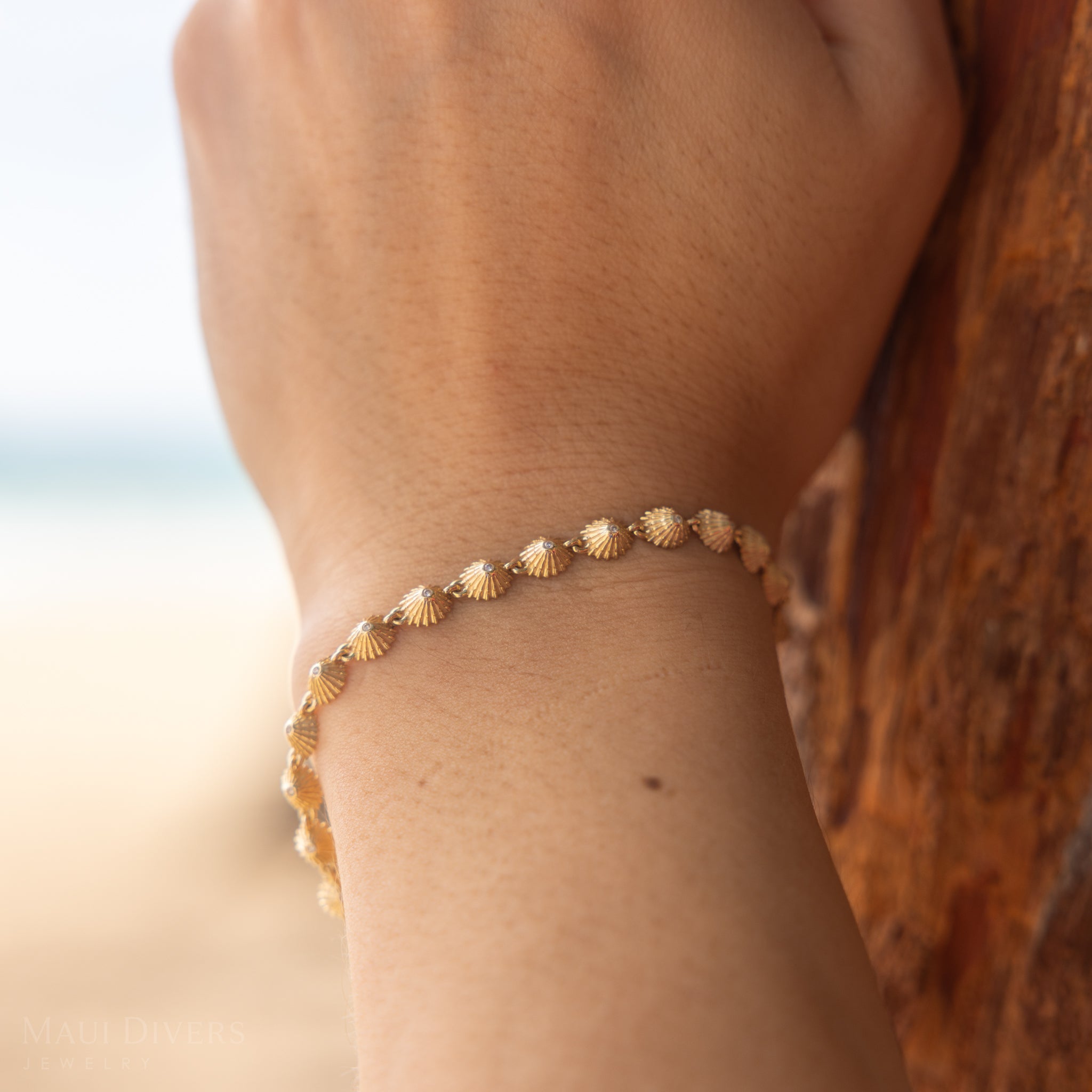 7-8.5" Adjustable ʻOpihi Bracelet in Gold with Diamonds