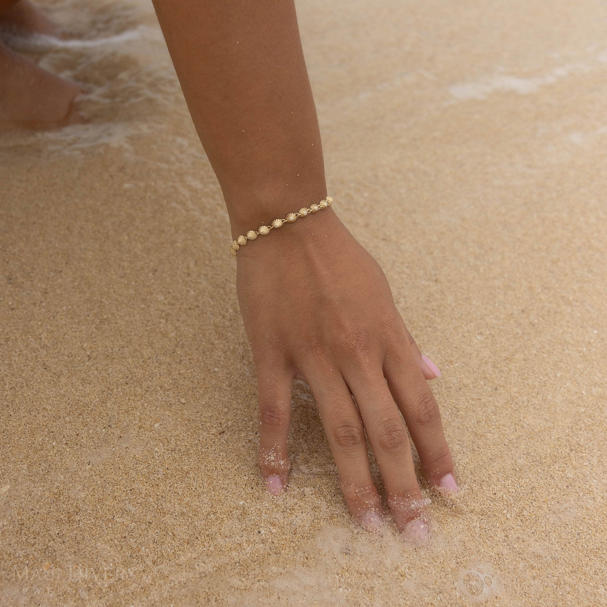 7-8.5" Adjustable ʻOpihi Bracelet in Gold with Diamonds