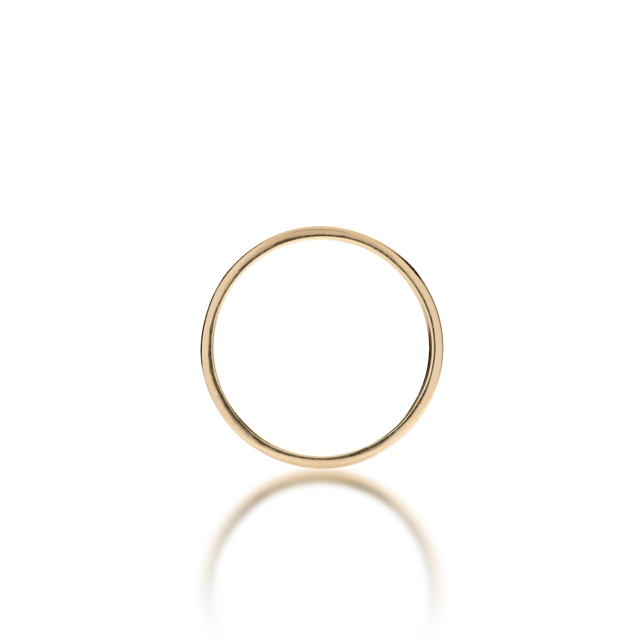 Side view of the Angle view of the 4.5mm Hawaiian Quilted Star Ring in 14k Yellow Gold with Diamonds on a White Background