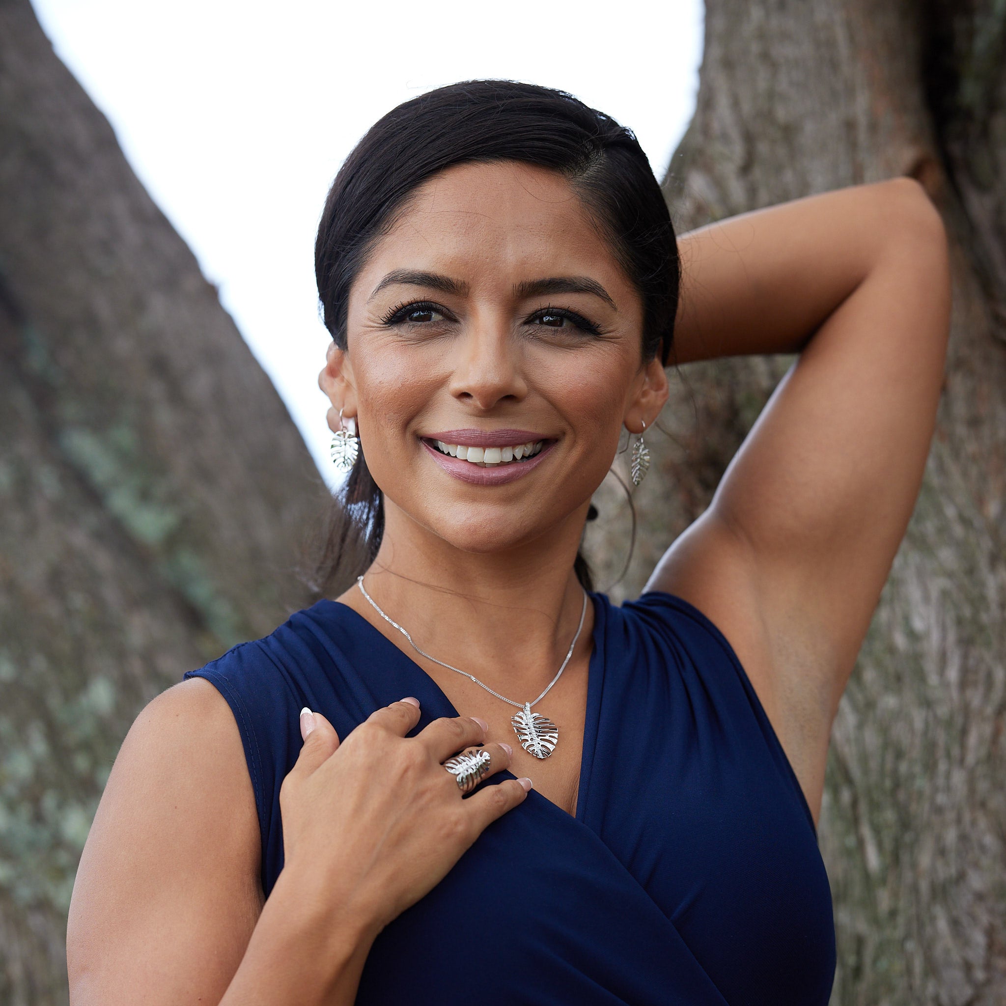 Monstera Pendant in White Gold with Diamonds - 30mm