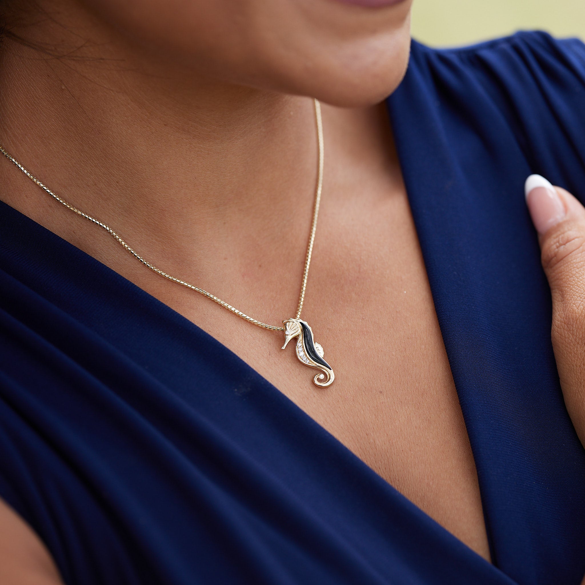 Sealife Seahorse Black Coral Pendant in Gold with Diamonds - 26mm