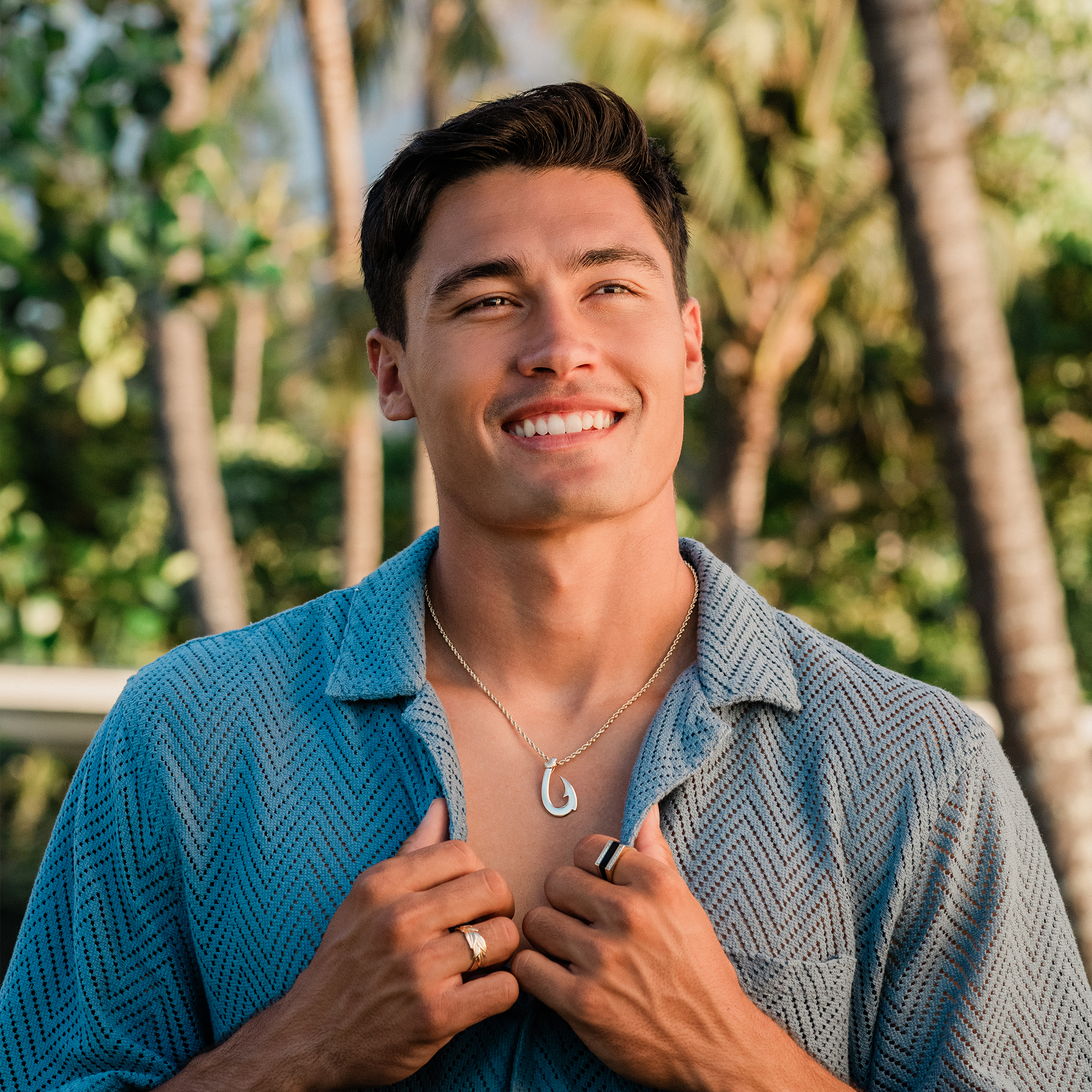 Fish Hook Pendant in Gold - 35mm