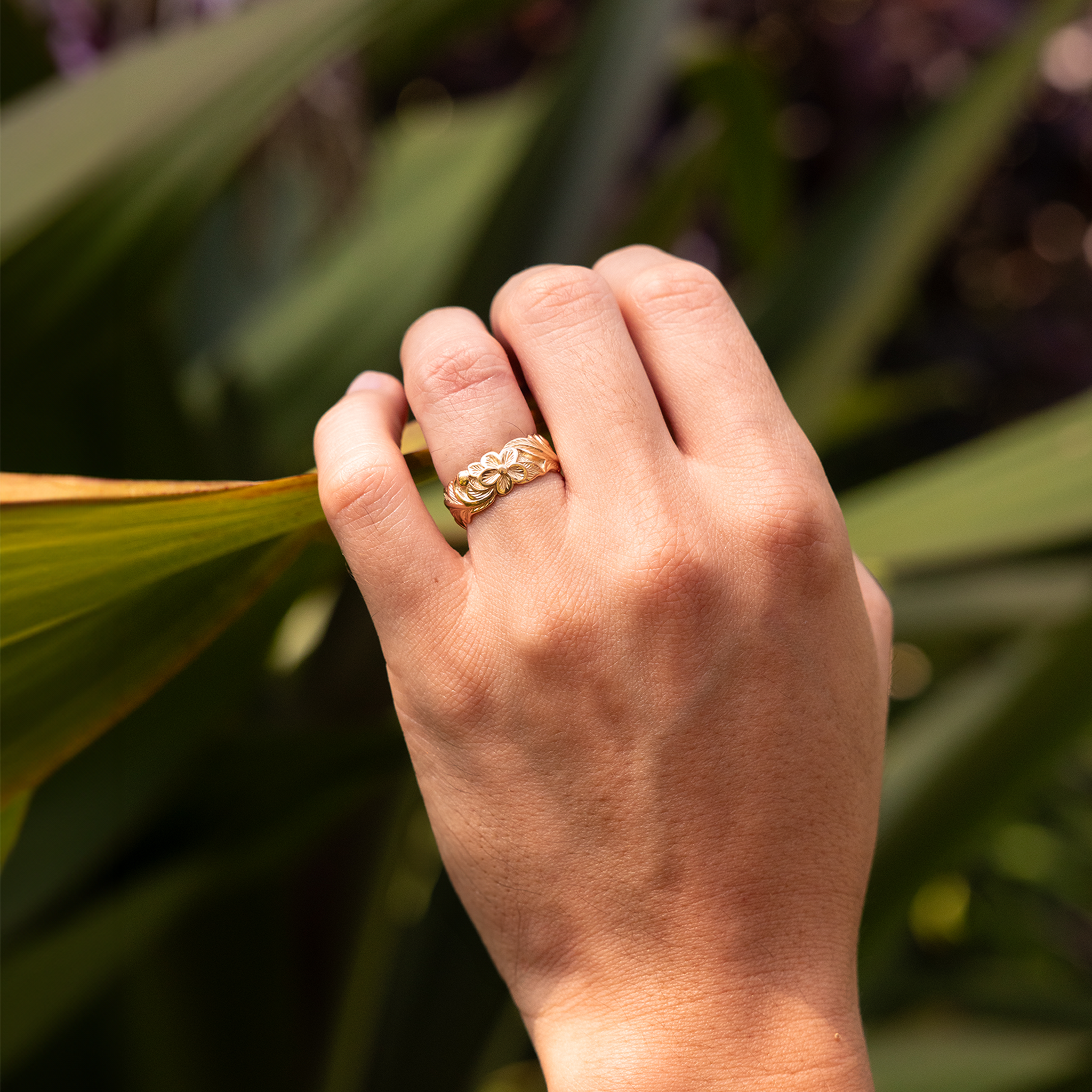 Hawaiian Heirloom Plumeria Ring in Gold - 8mm