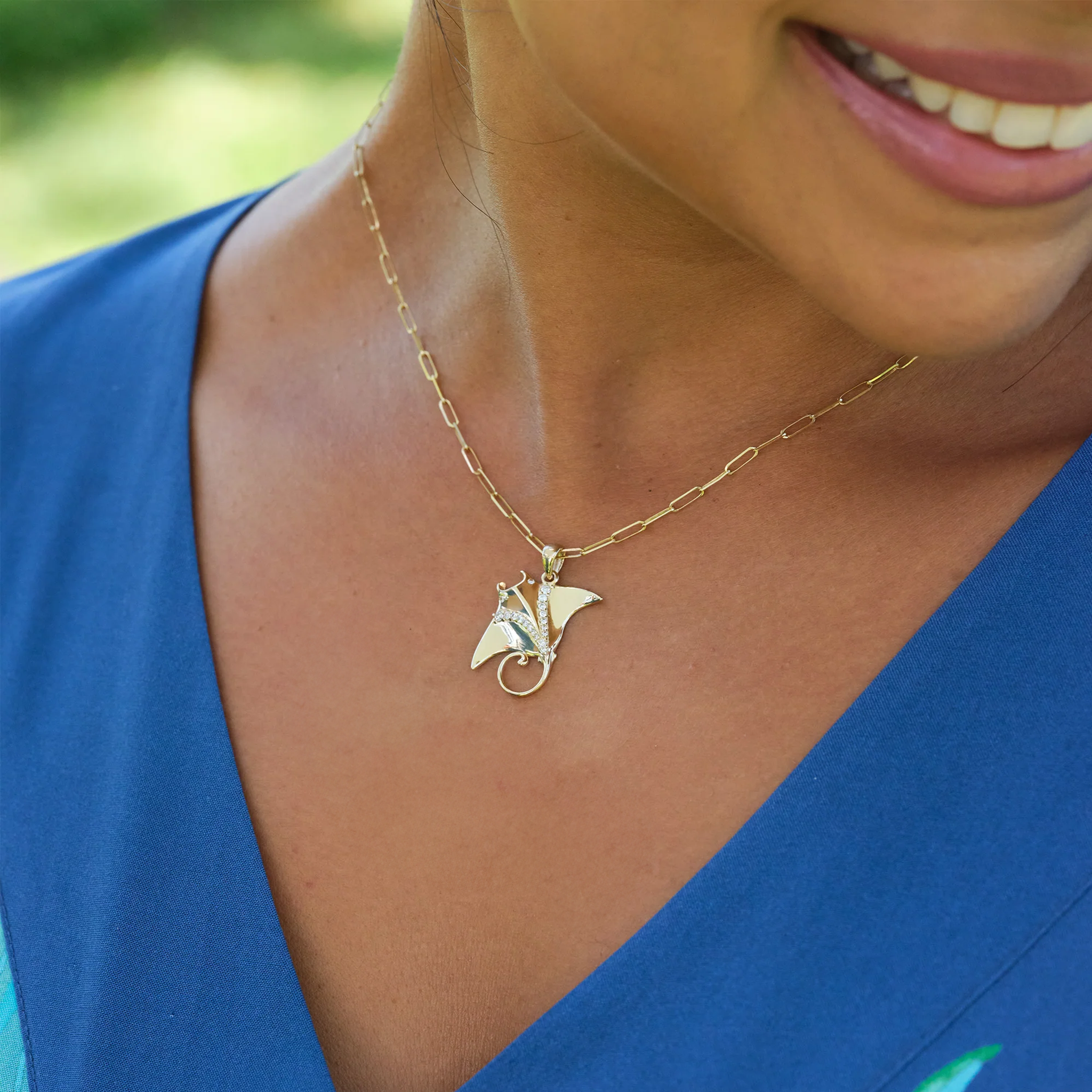 Ocean Dance Manta Ray Pendant in Gold with Diamonds - 21mm