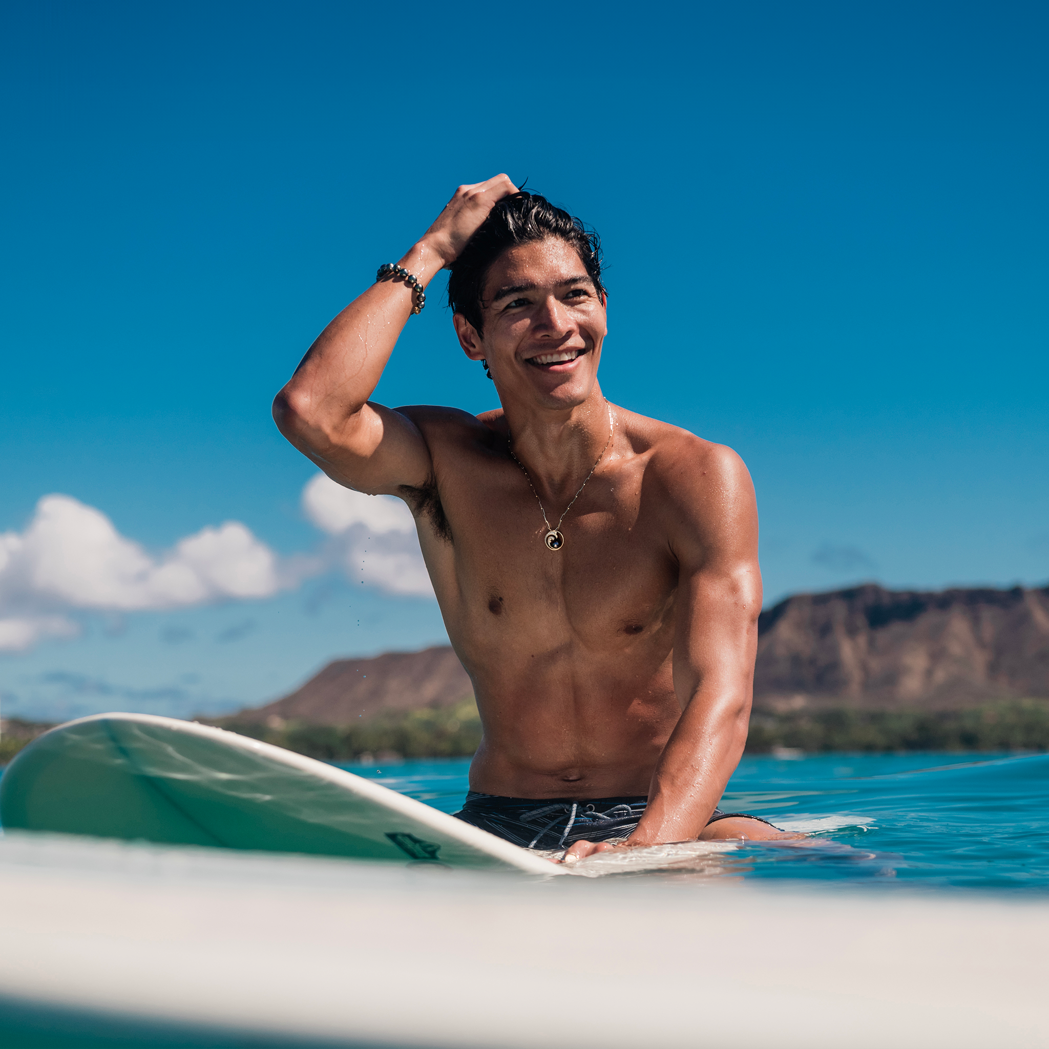 Nalu Tahitian Black Pearl Pendant in Gold with Diamonds - 24mm