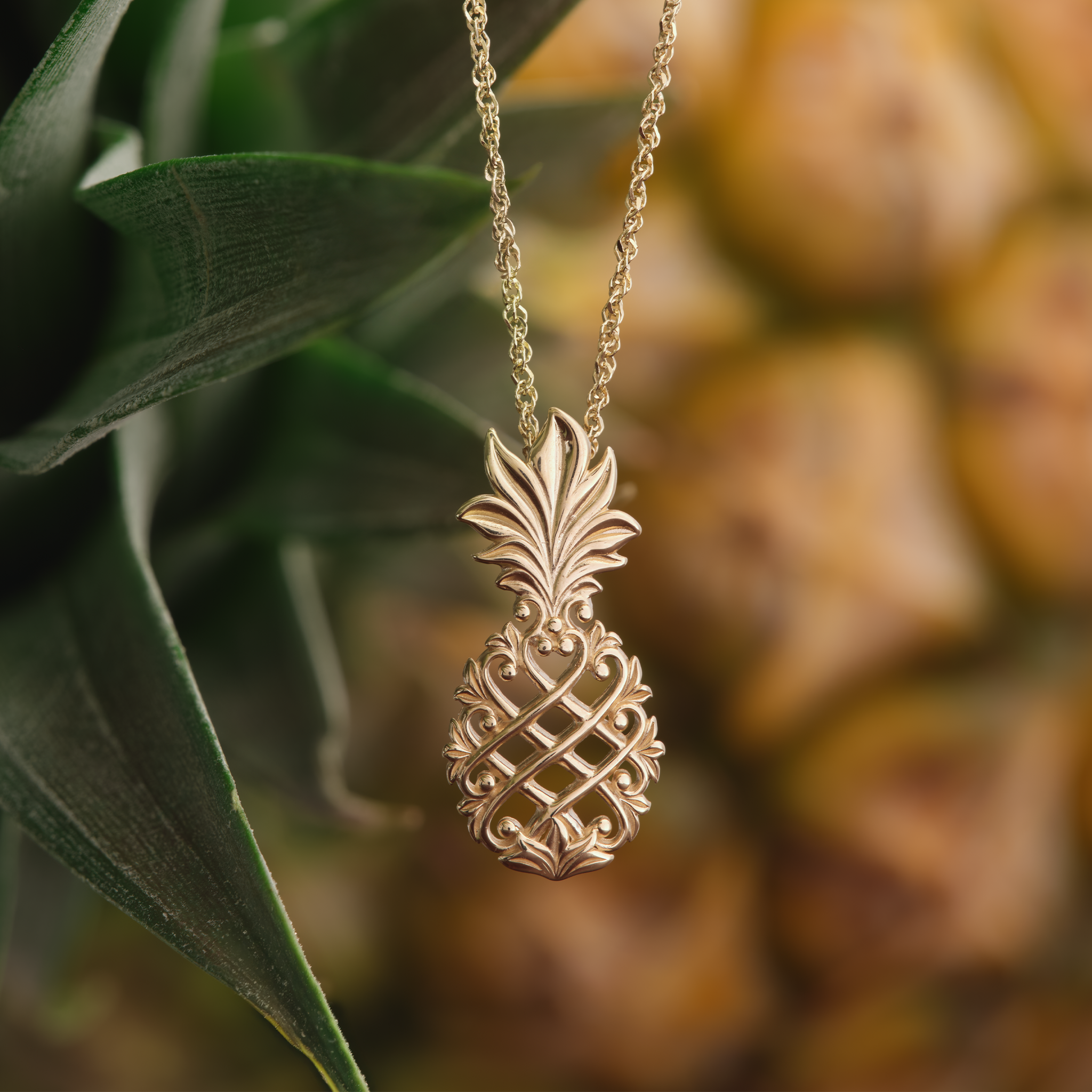 Living Heirloom Pineapple Pendant in Gold - 30mm
