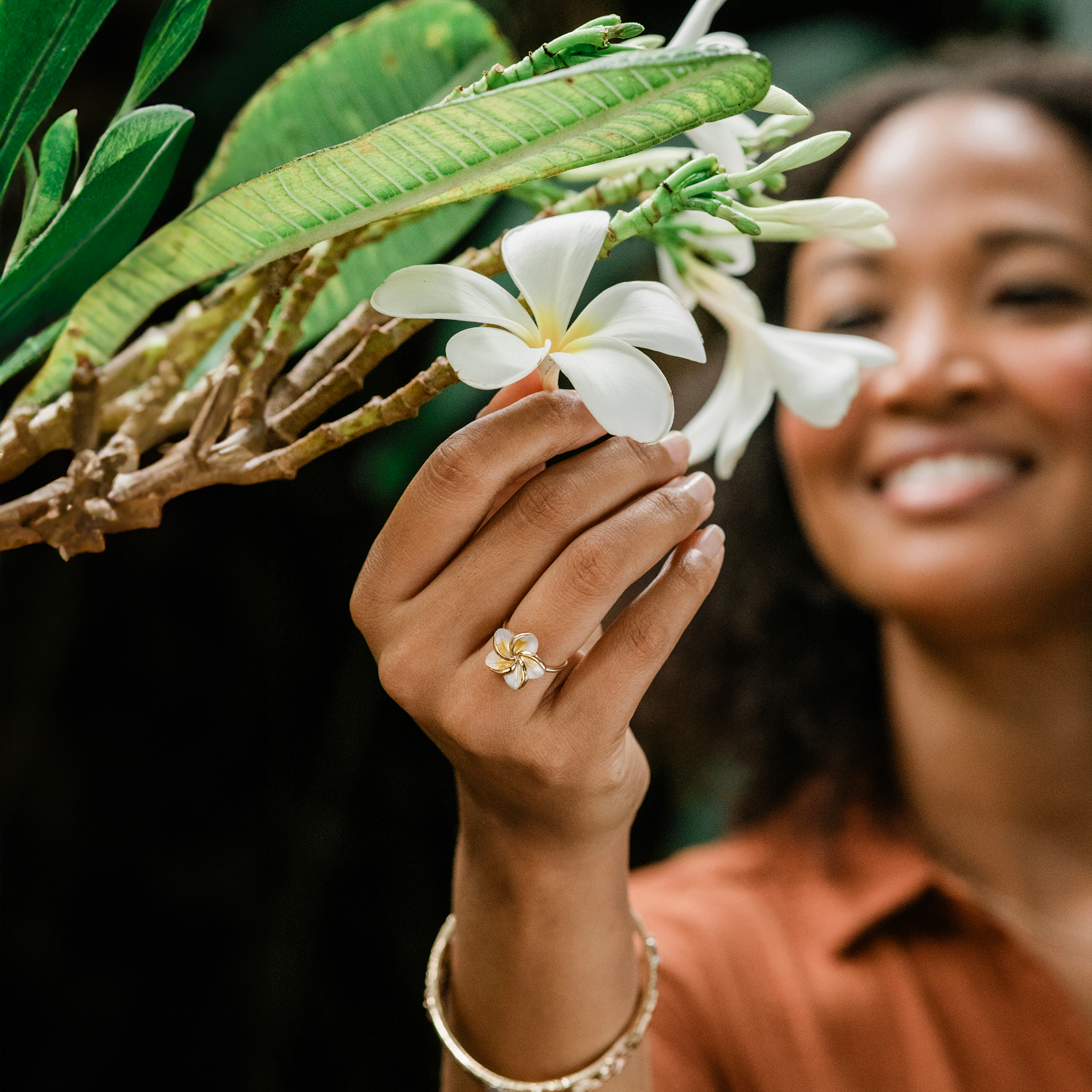 Plumeria Mother of Pearl Ring in Gold - 16mm