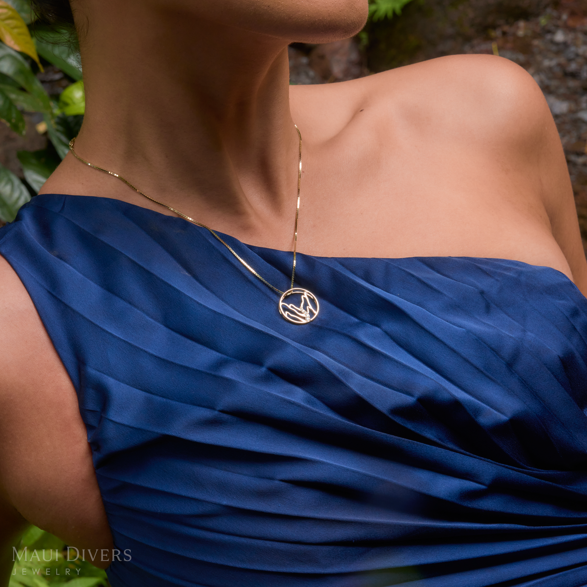 Koʻolau Waterfall Pendant in Gold with Diamonds - 20mm