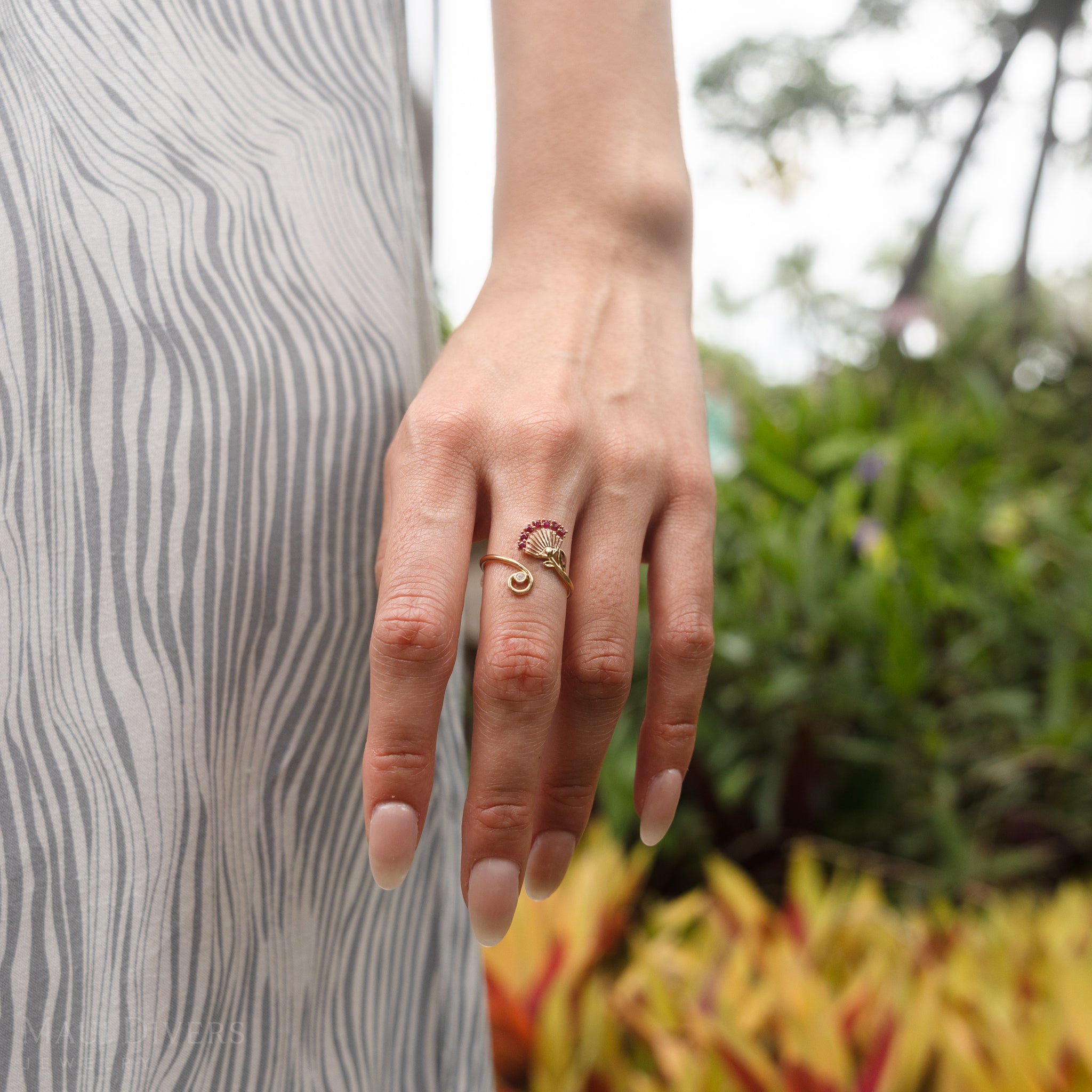 ʻŌhiʻa Lehua Ruby Ring in Two Tone Gold with Diamond - 18mm