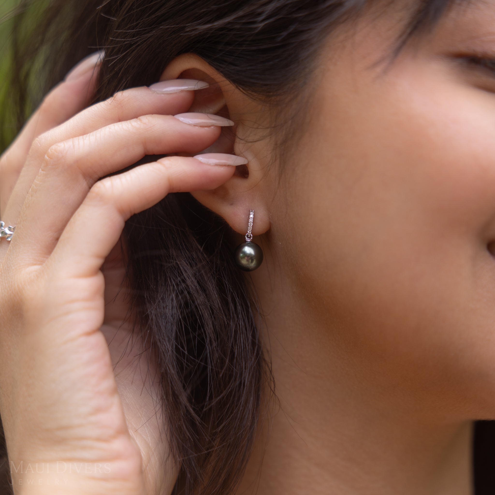 Tahitian Black Pearl Earrings in White Gold with Diamonds - 9-10mm