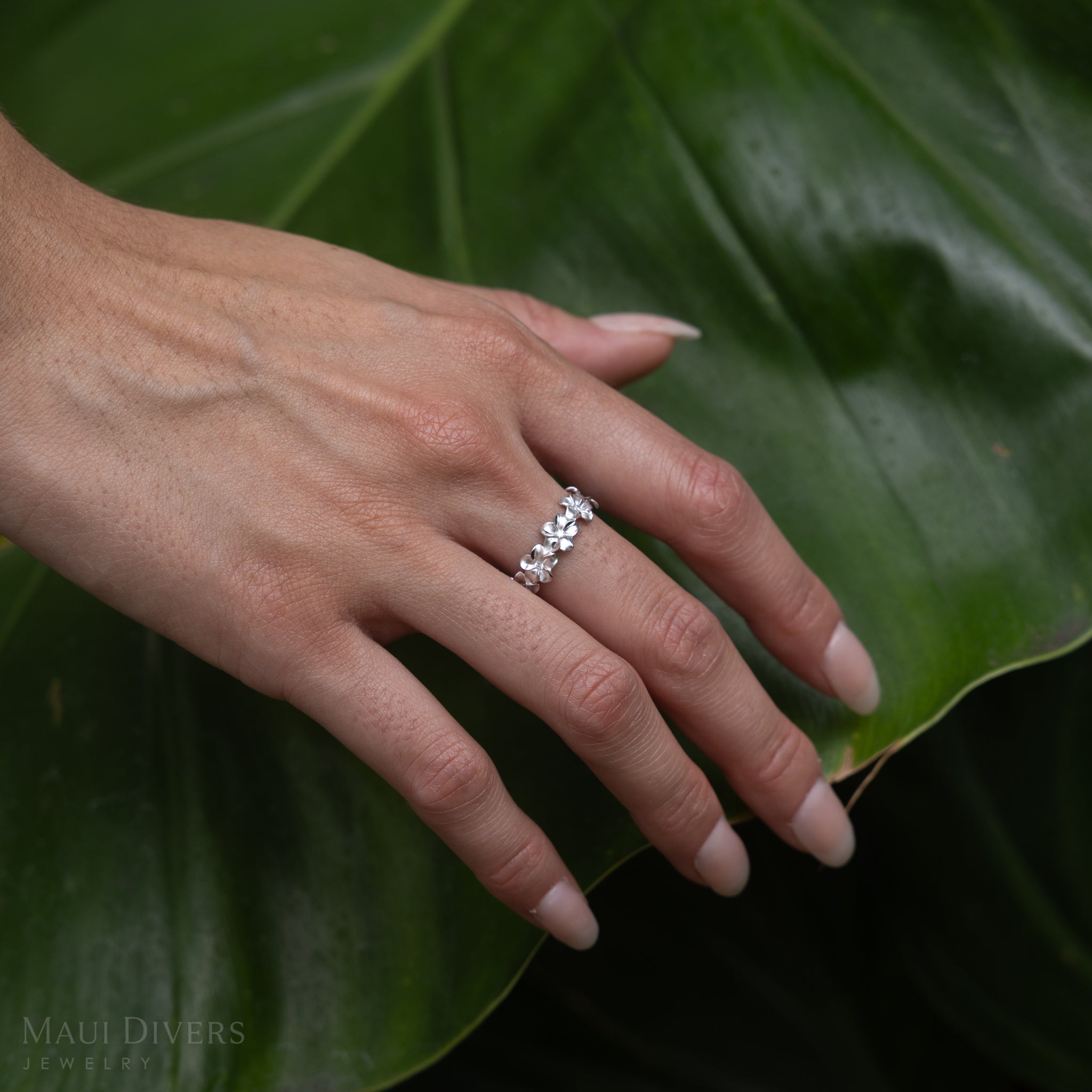 Plumeria Eternity Ring in White Gold with Diamonds - 6mm