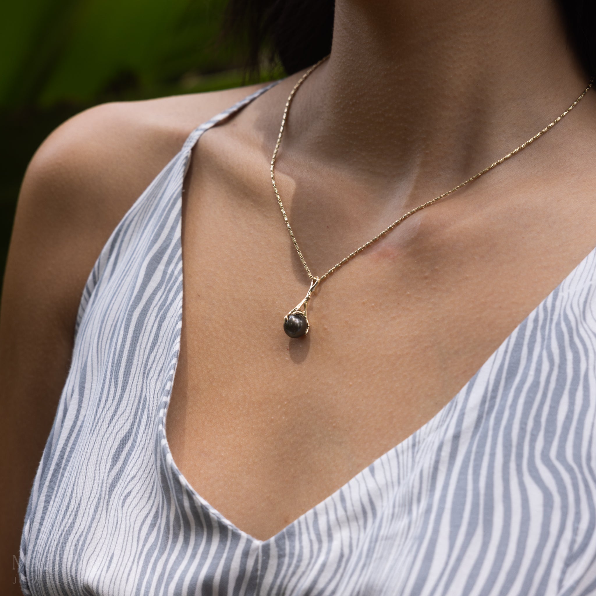 Heritage Tahitian Pearl Pendant in Gold - 25mm