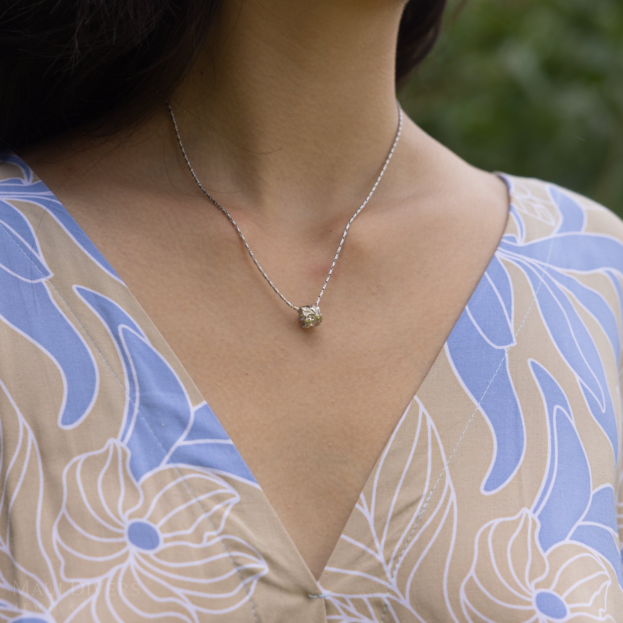 Hawaiian Heirloom Maile Scroll Barrel Pendant in White Gold - 8mm