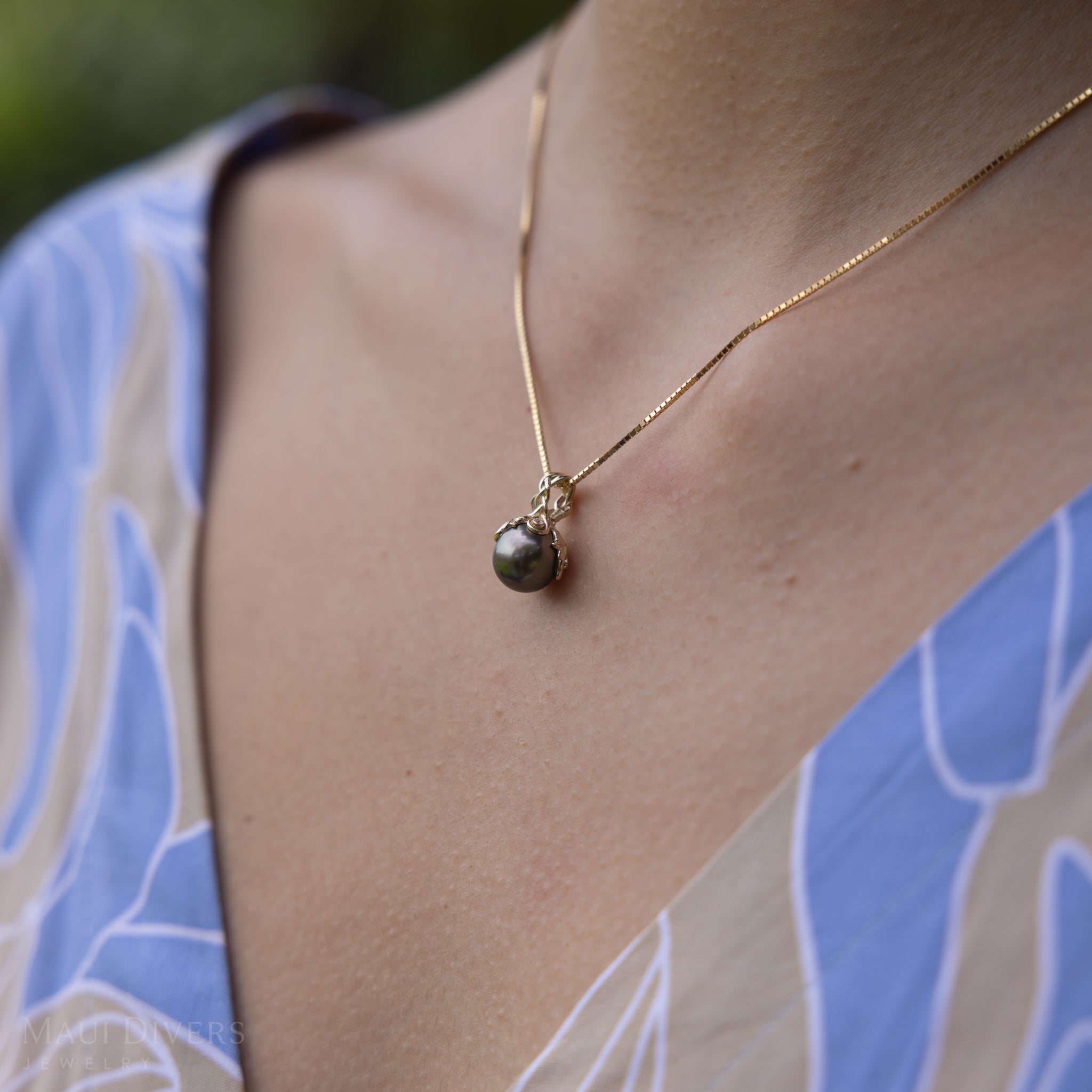 Living Heirloom Tahitian Black Pearl Pendant in Gold with Diamonds - 9-10mm