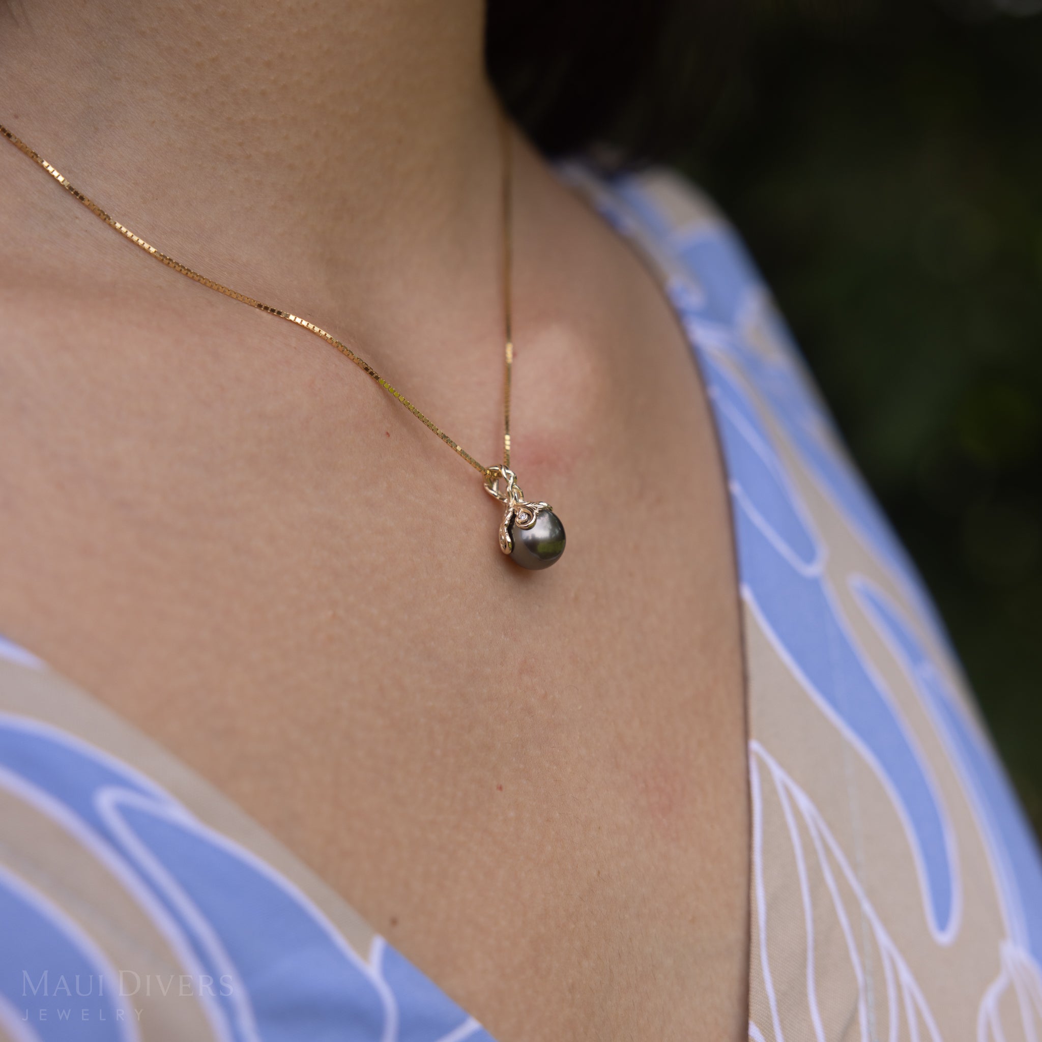 Living Heirloom Tahitian Black Pearl Pendant in Gold with Diamonds - 9-10mm