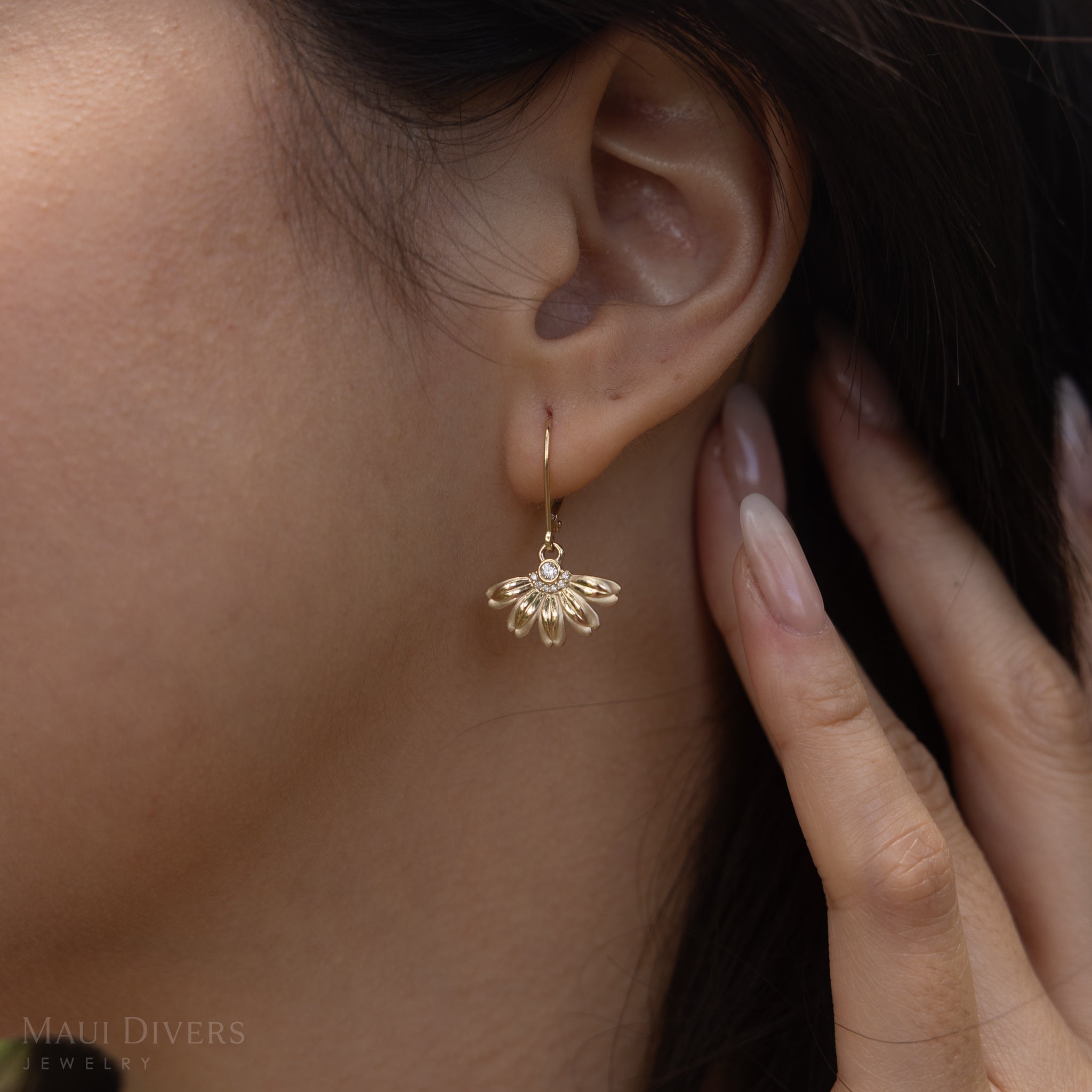 Beach Naupaka Earrings in Gold with Diamonds - 10mm