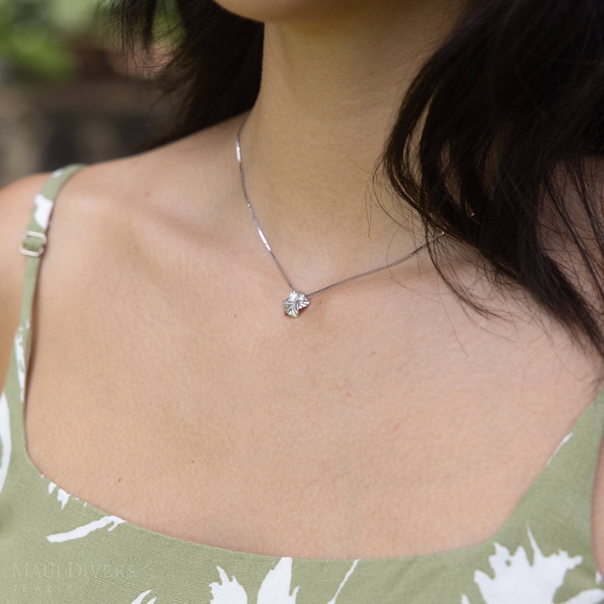 Hawaiian Gardens Hibiscus Pendant in White Gold with Diamonds - 11mm