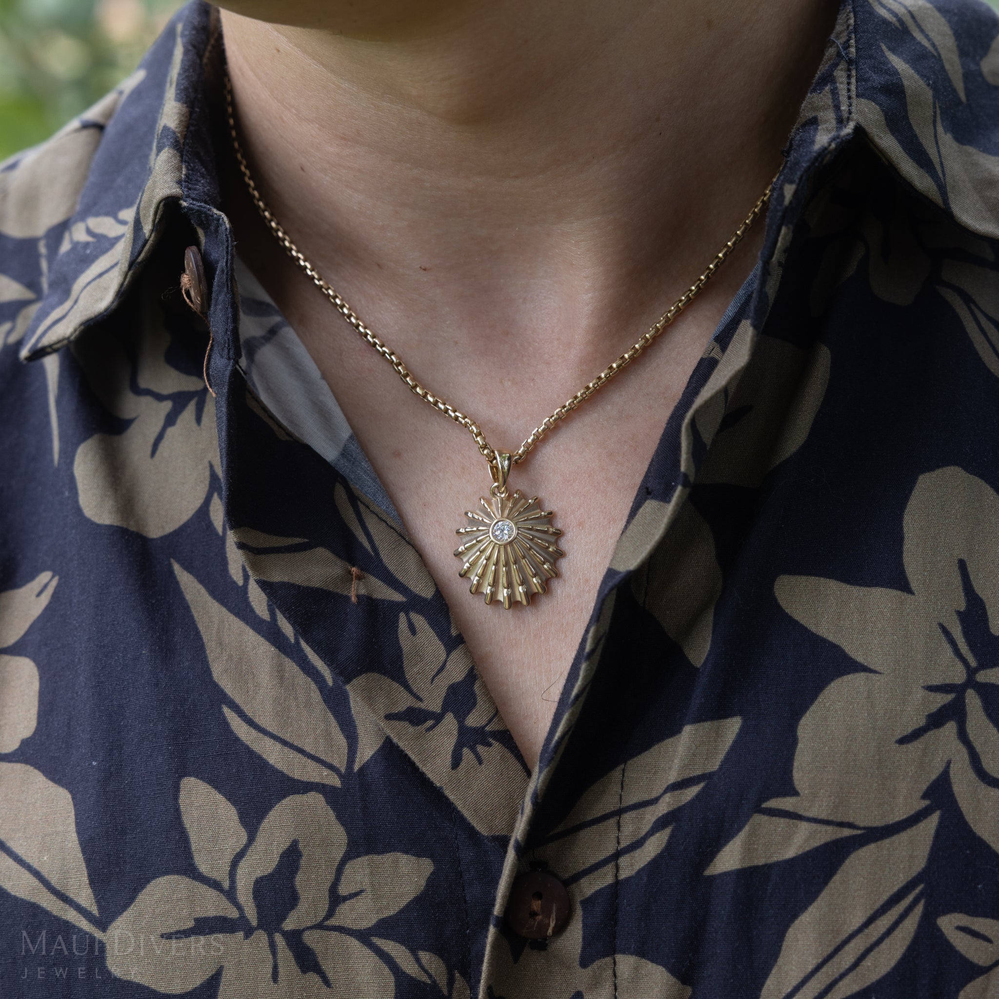 ʻOpihi Pendant in Gold with Lab Grown Diamond - 25mm