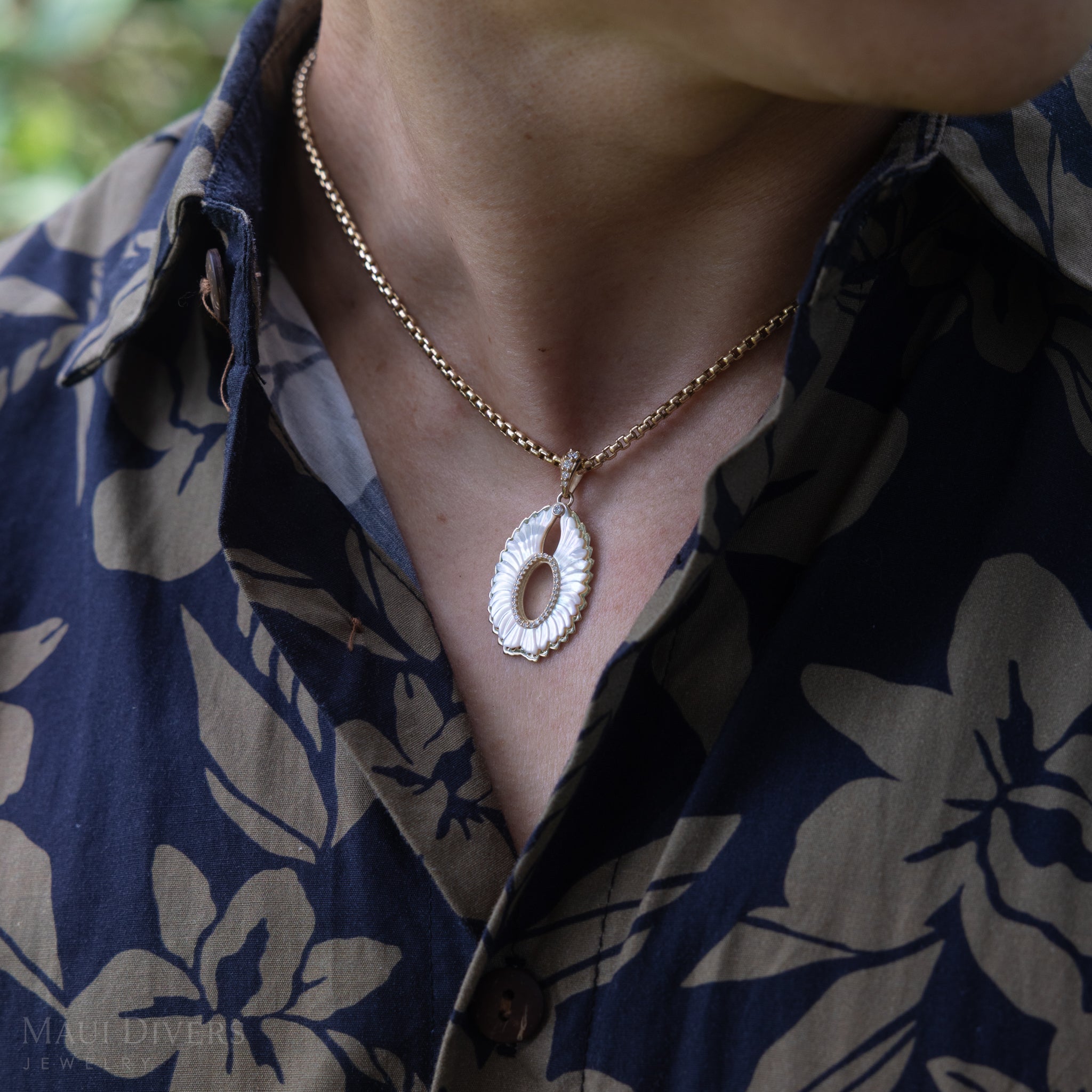 Pueo (Owl) Mother of Pearl Pendant in Gold with Diamonds - 28mm