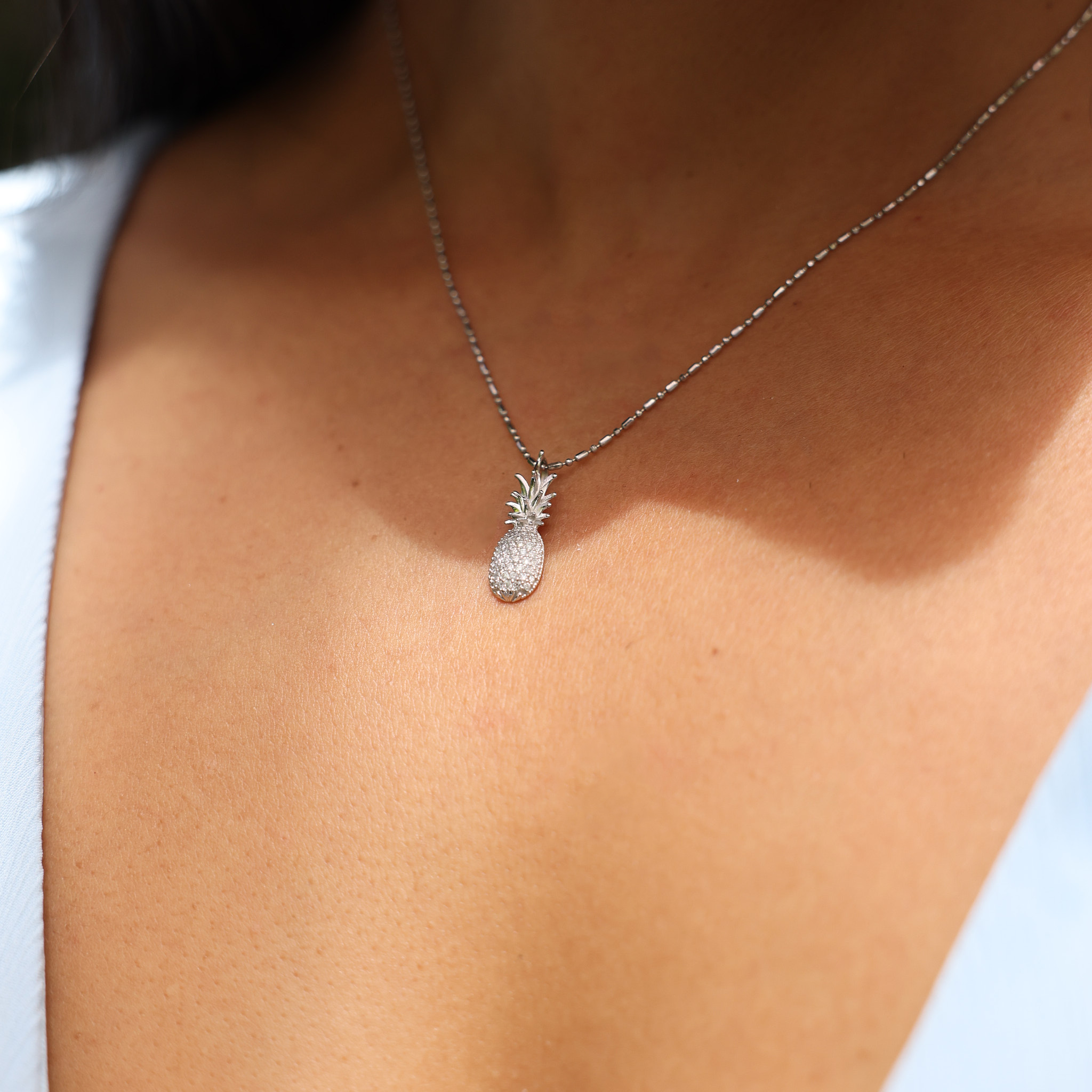 Pineapple Pendant in White Gold with Diamonds- 20mm