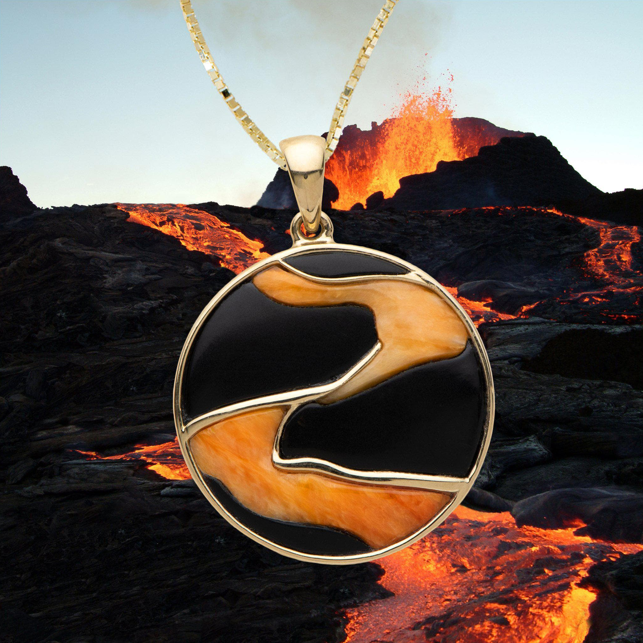 Lava Flow Black Coral and Spiny Oyster Pendant in Gold - 22mm