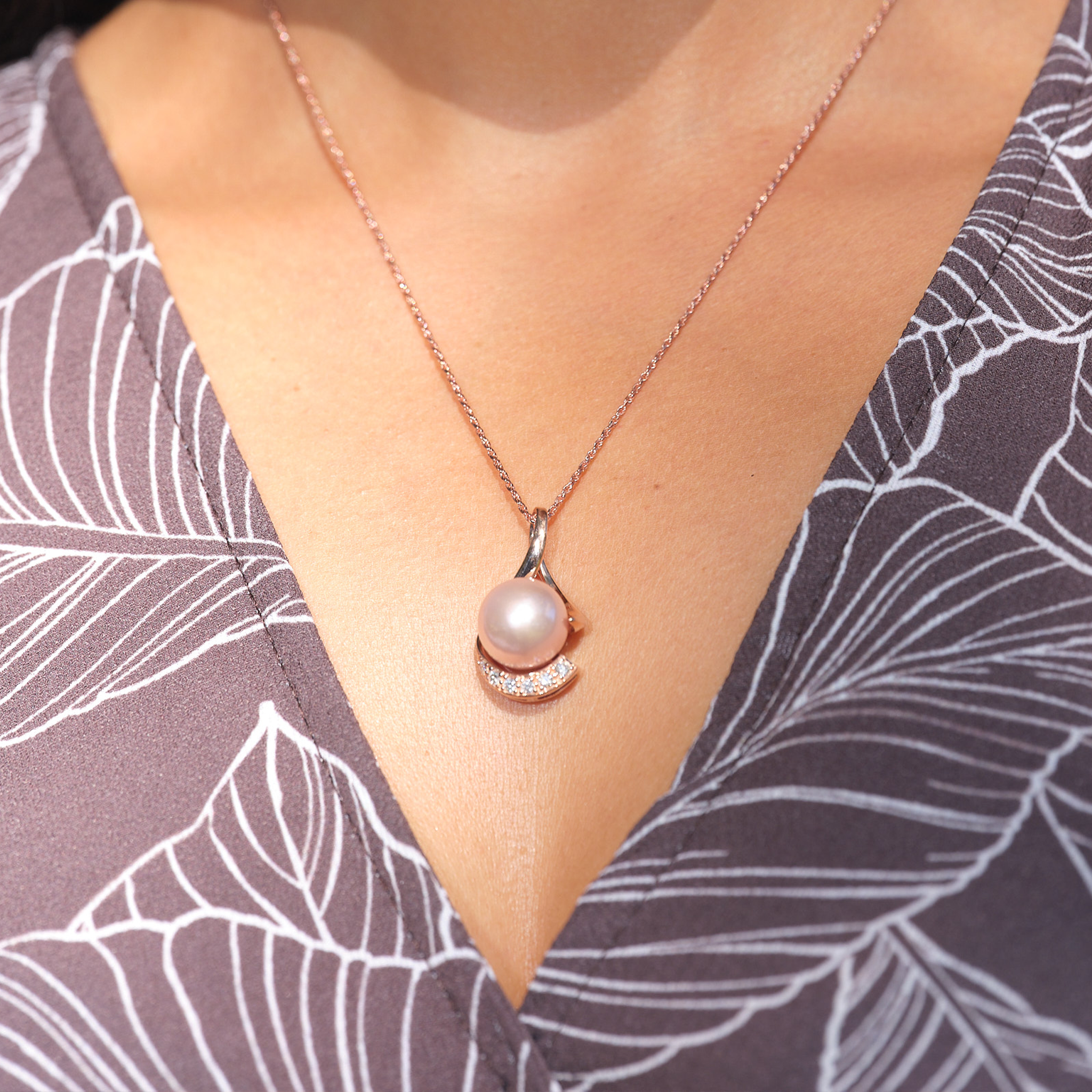 Lavender Freshwater Pearl Pendant in Rose Gold with Diamonds - 12-13mm