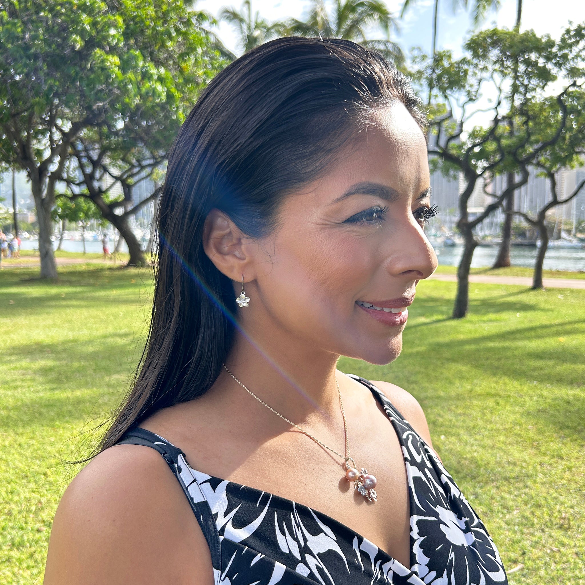 Plumeria Earrings in White Gold with Diamonds - 11mm