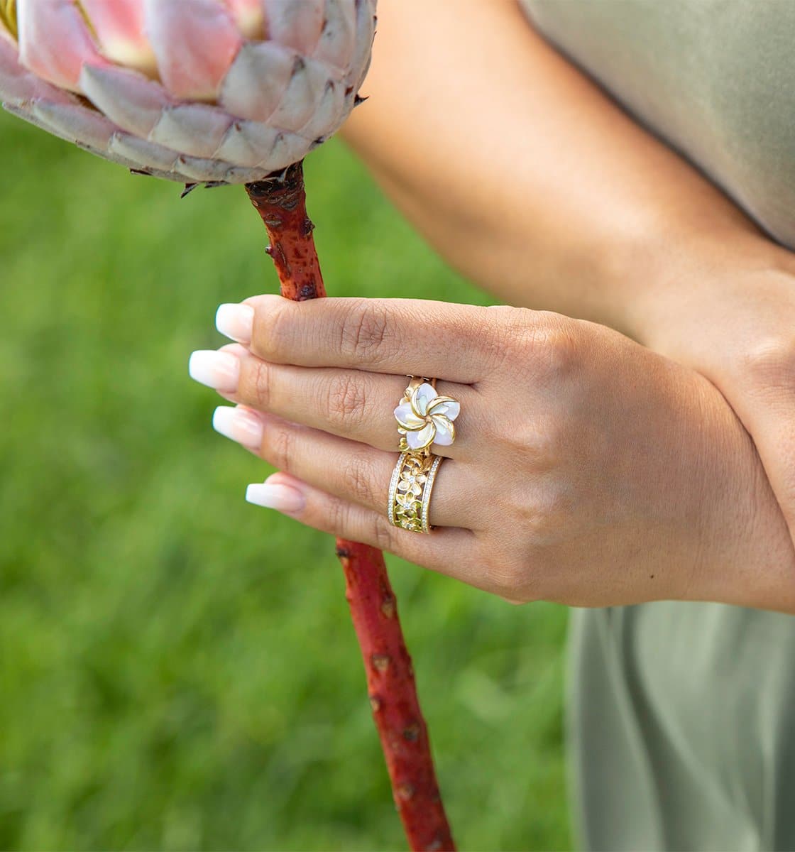 Hawaiian Heirloom Ring in Gold with Diamonds - 10mm on hand - Maui Divers Jewelry