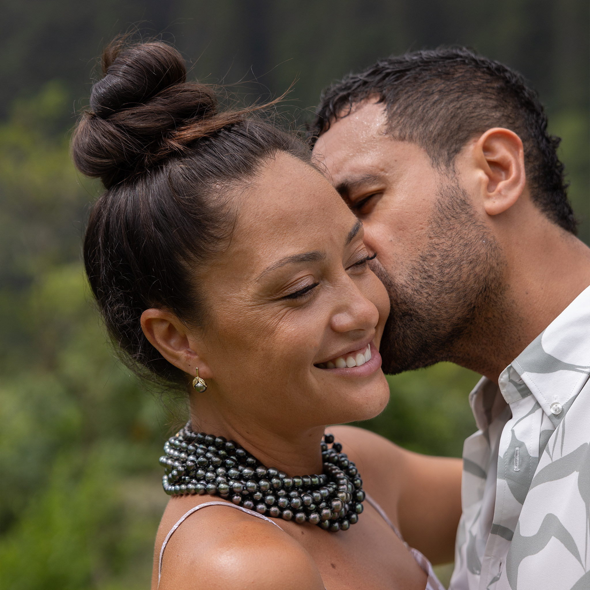 マイレ タヒチアン ブラック パール ピアス ゴールド - 9-10mm