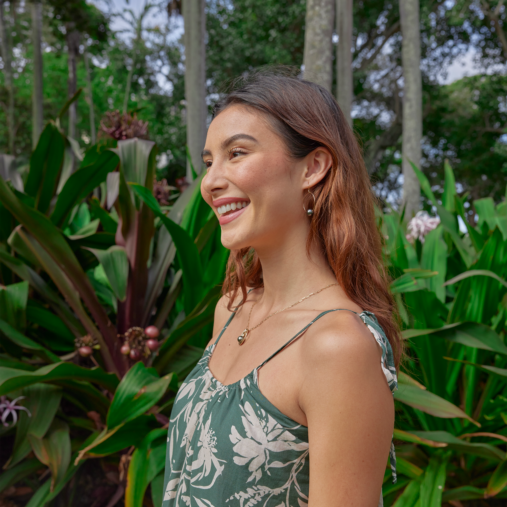 ゴールドタヒチ黒真珠フープピアス - 9-10mm