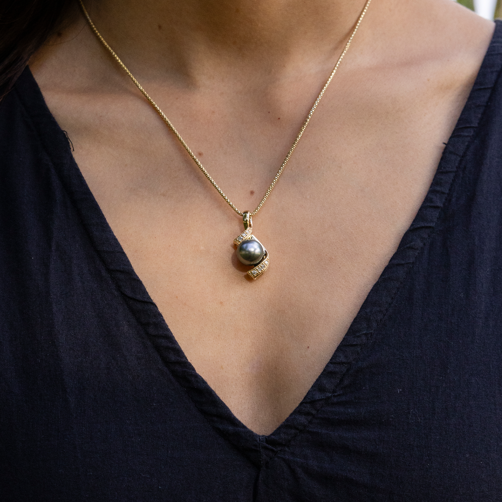 18 "ダイヤモンドゴールドタヒチ黒真珠ペンダントネックレス10-11mm