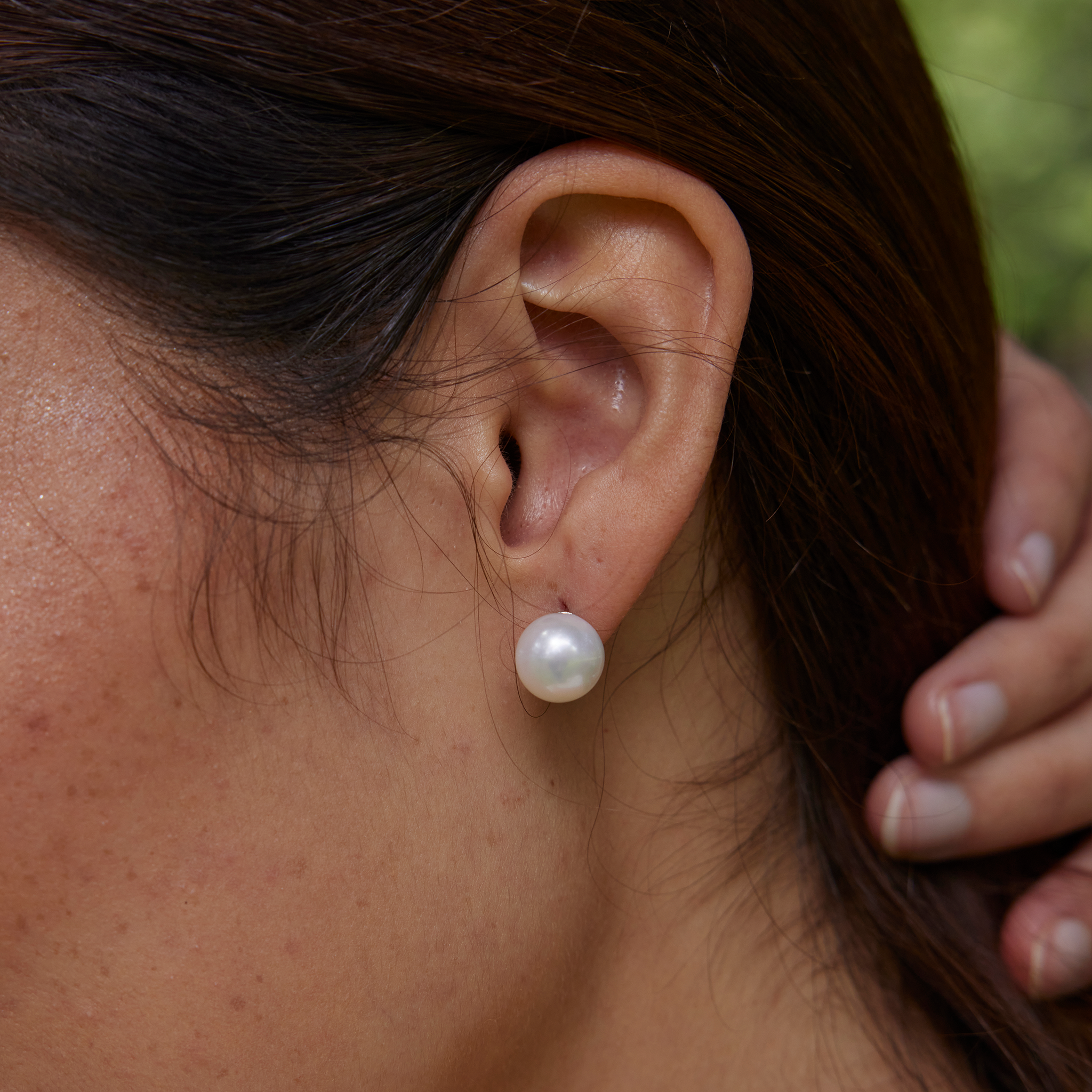 Freshwater White Pearl Earrings in White Gold - 9-10mm