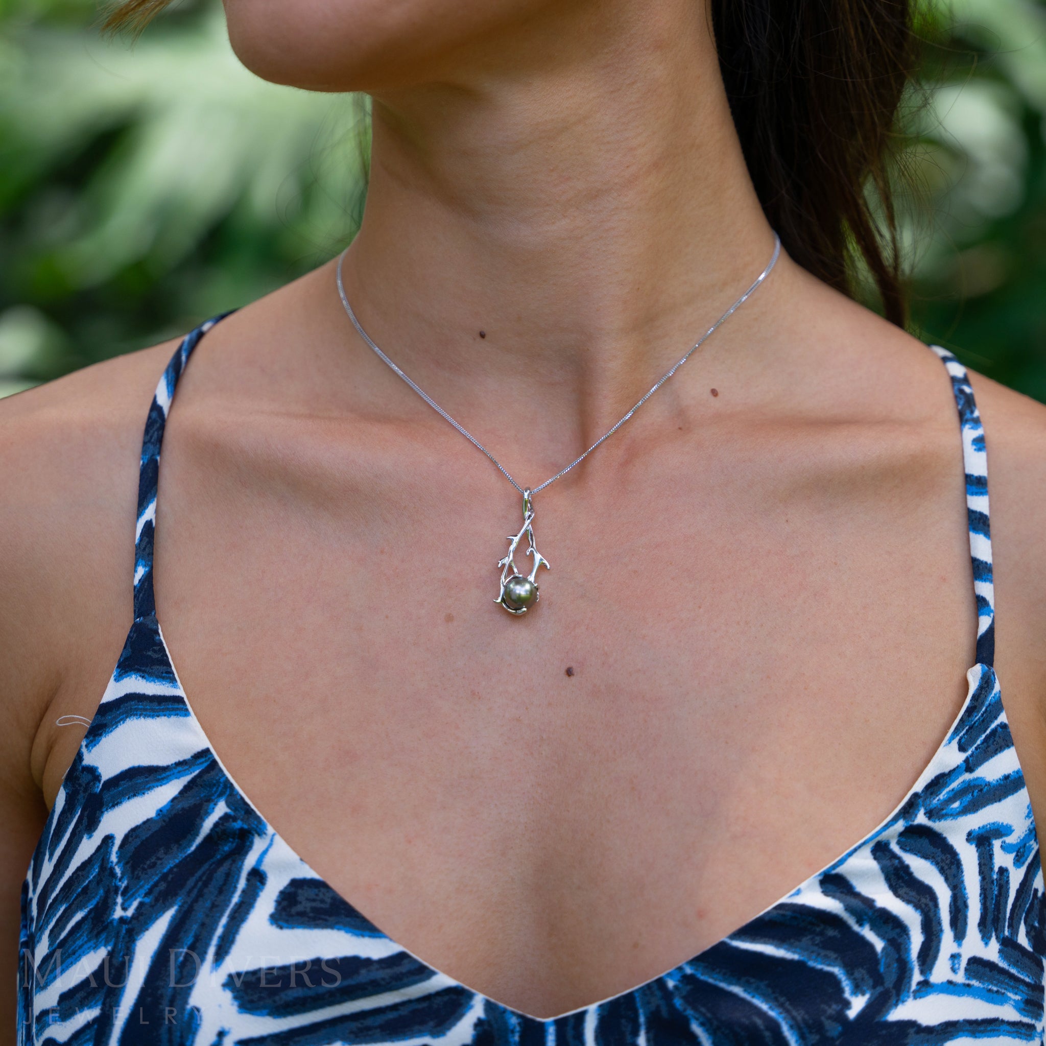 Heritage Tahitian Black Pearl Pendant in White Gold - 9-10mm