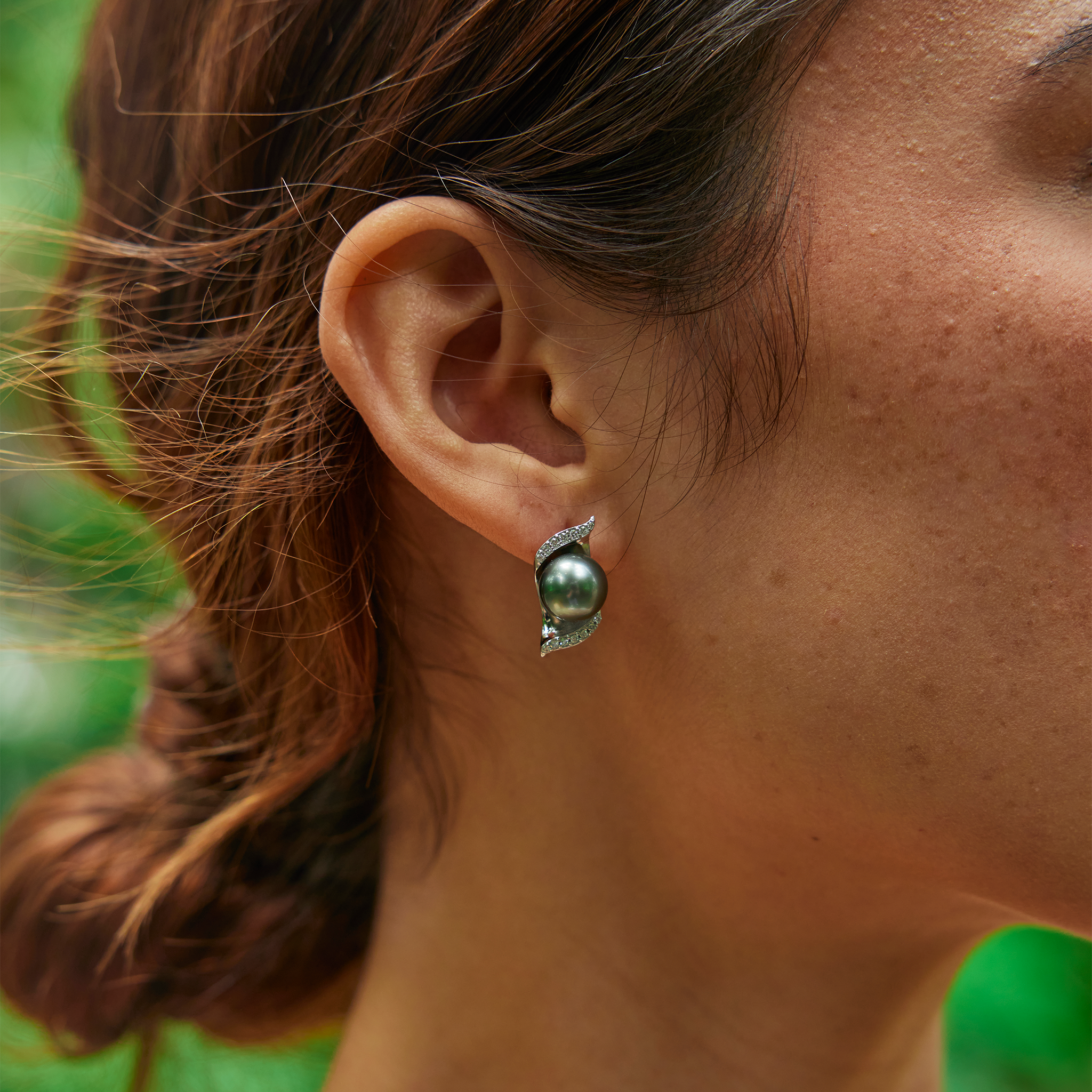 Nalu タヒチアン ブラック パール ピアス ダイヤモンド ホワイトゴールド - 9-10mm