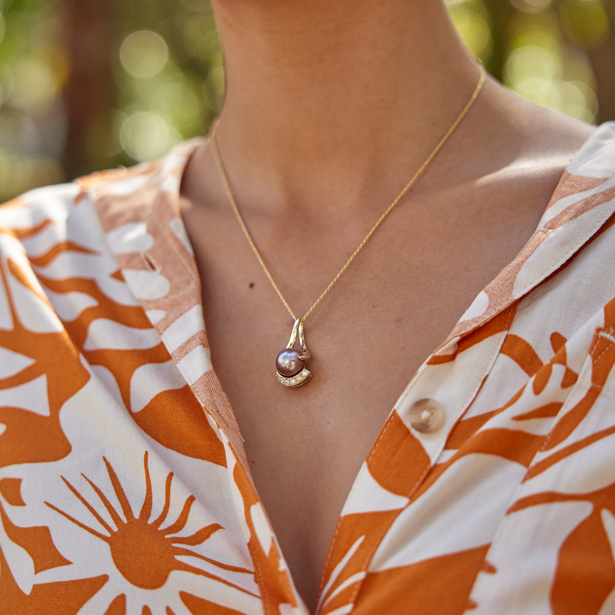 Lilac Freshwater Pearl Infinity Pendant in Gold with Diamonds - 10-11mm