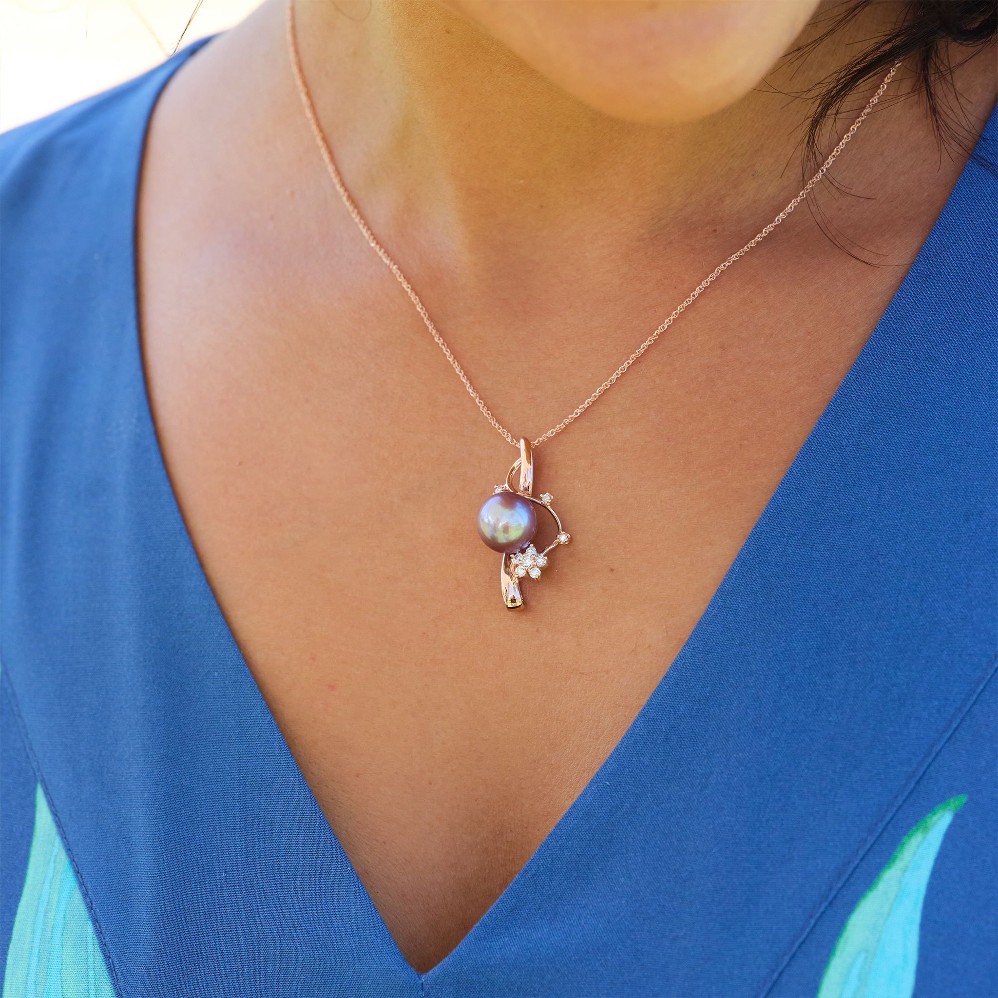 プルメリア ウルトラバイオレット・フレッシュウォーター・パール・ジャーニー・ペンダント・ローズゴールド・ダイヤモンド - 10-11mm