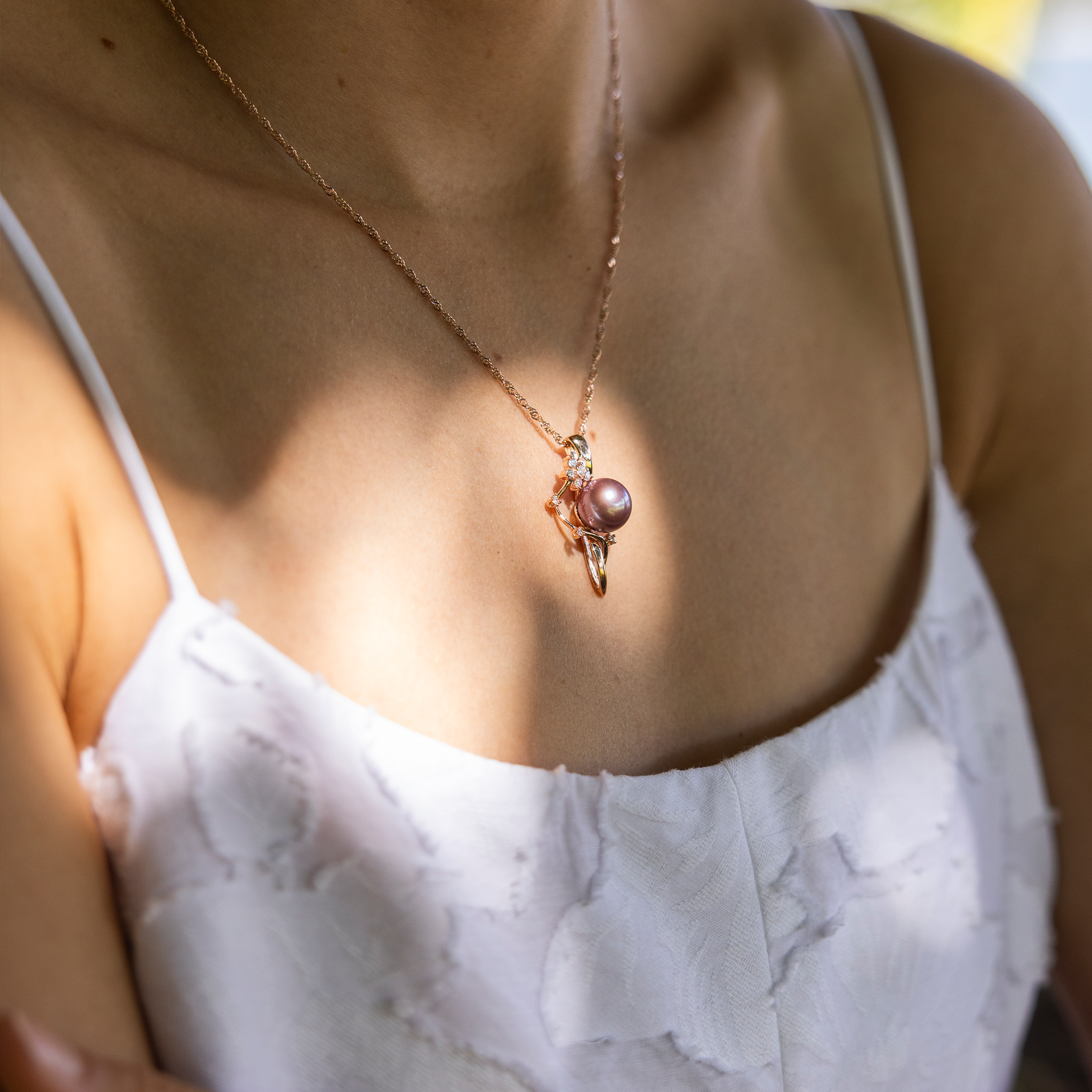 プルメリア ウルトラバイオレット・フレッシュウォーター・パール・ジャーニー・ペンダント・ローズゴールド・ダイヤモンド - 10-11mm
