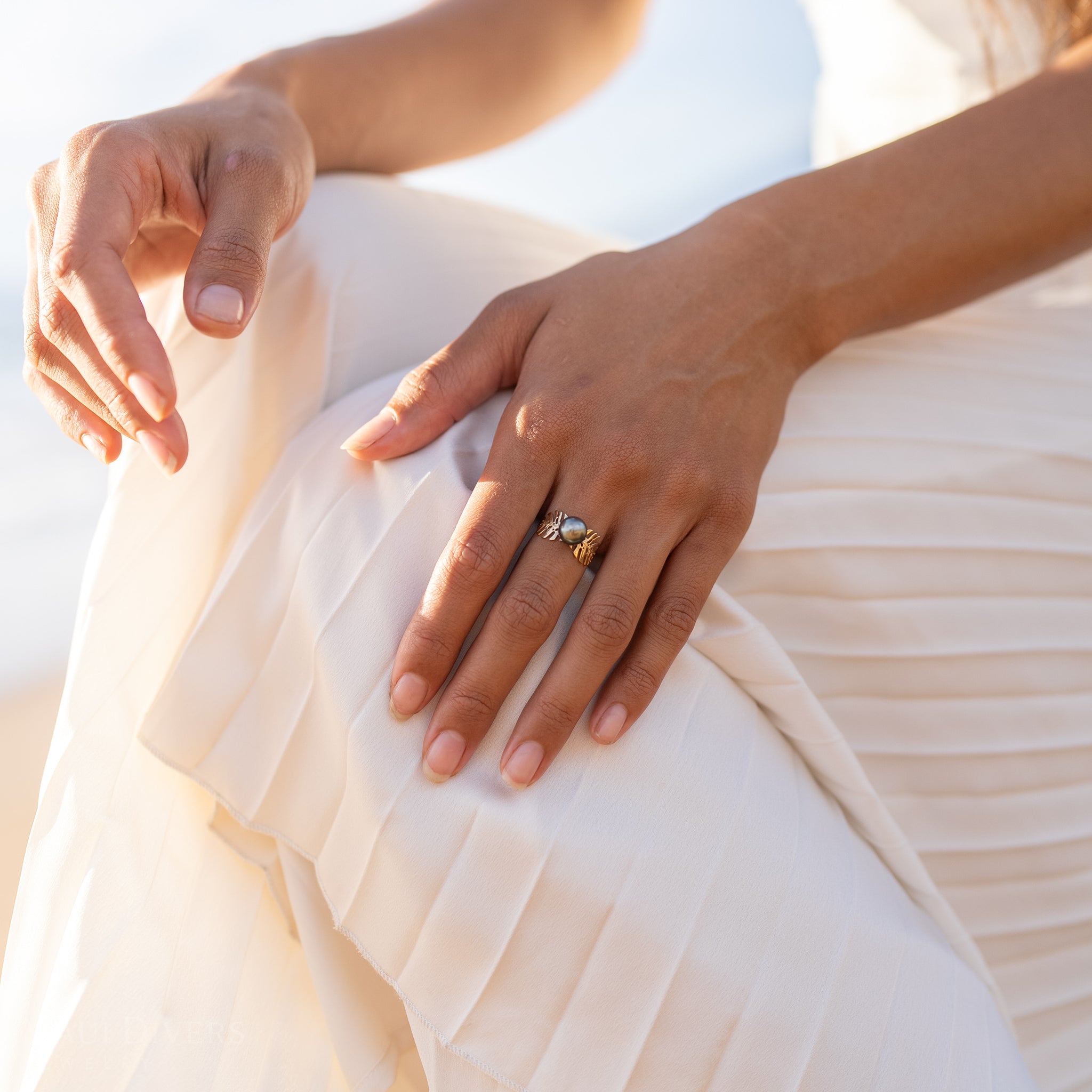 モンステラ・タヒチ・ブラック・パール・リング ゴールド - 8-9mm