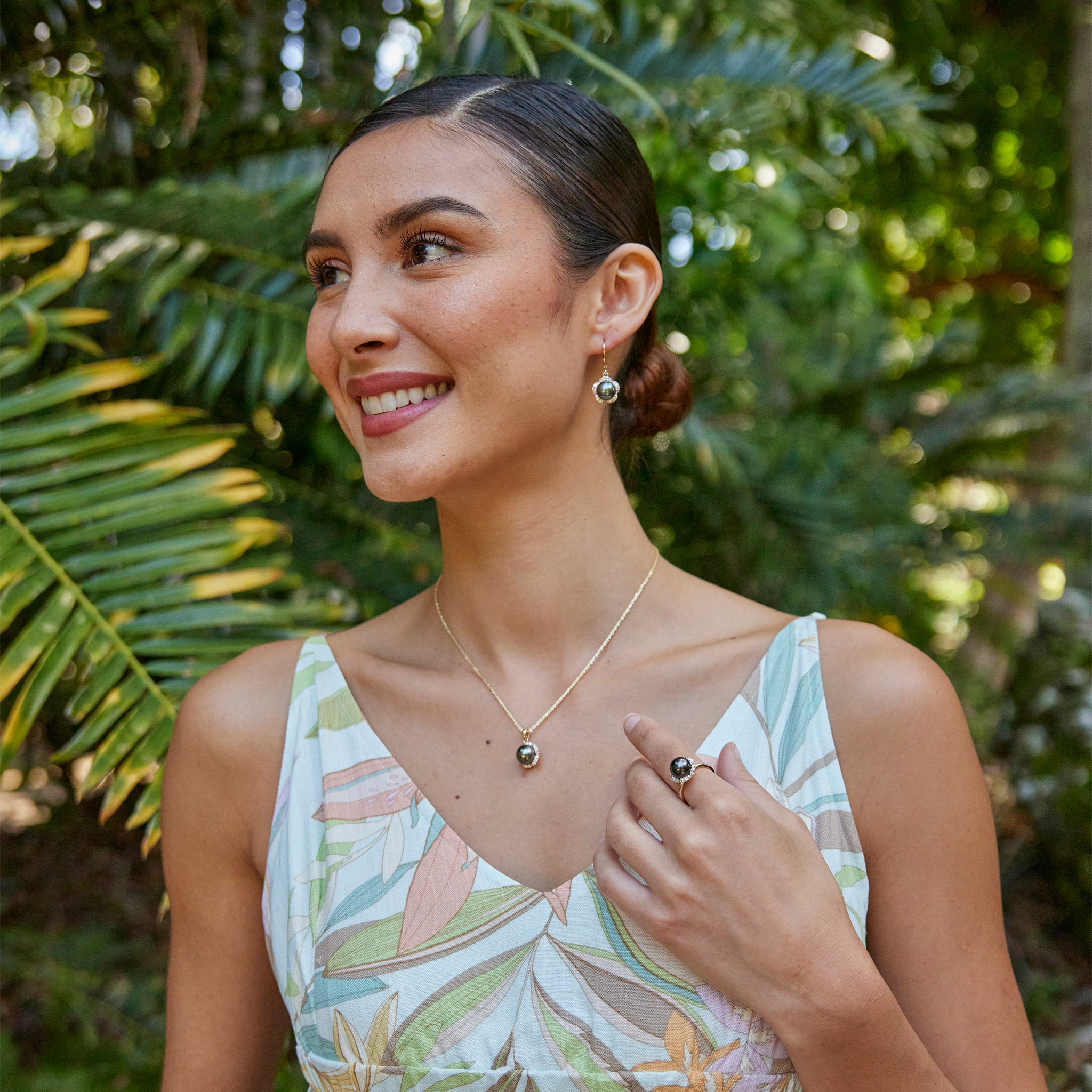 プルメリア ダイヤモンド ゴールド タヒチ黒真珠 ピアス - 9-10mm