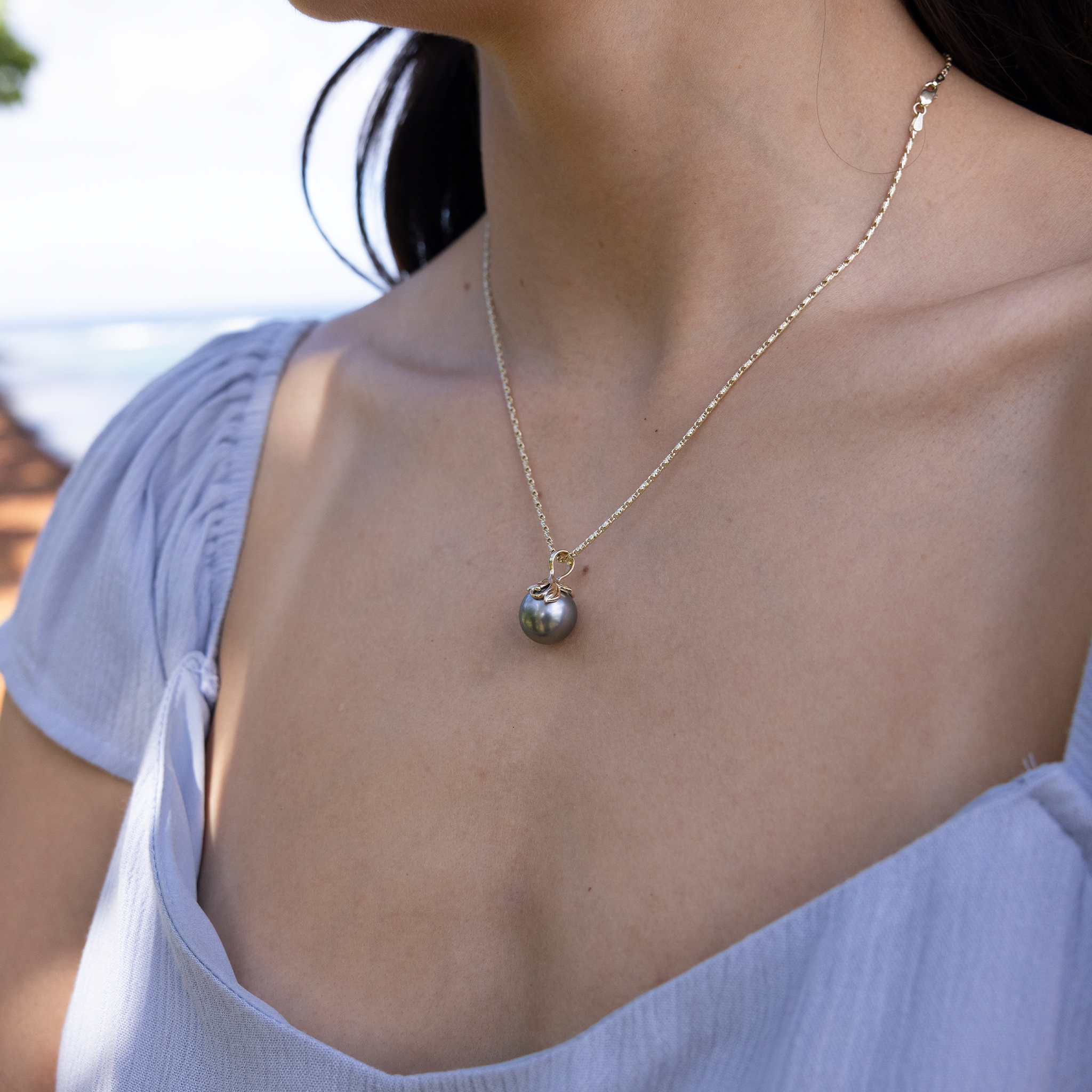 リビング・ヘアルーム・タヒチアン・ブラック・パール・ペンダント ゴールド 12-13mm